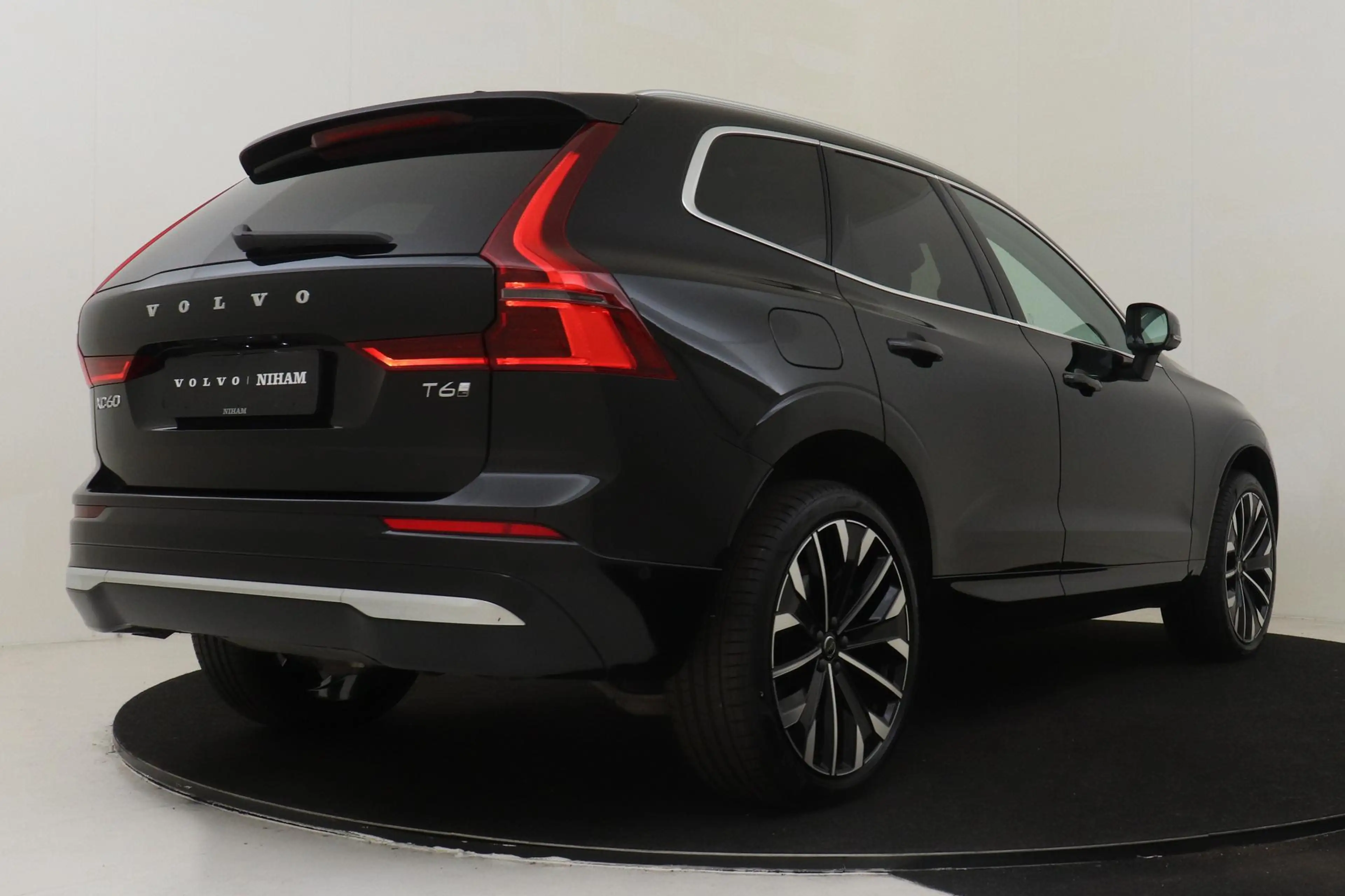 Volvo XC60 II T6 PLUG-IN HYBRID AWD ULTRA BRIGHT *FULL OPTION — photo 3