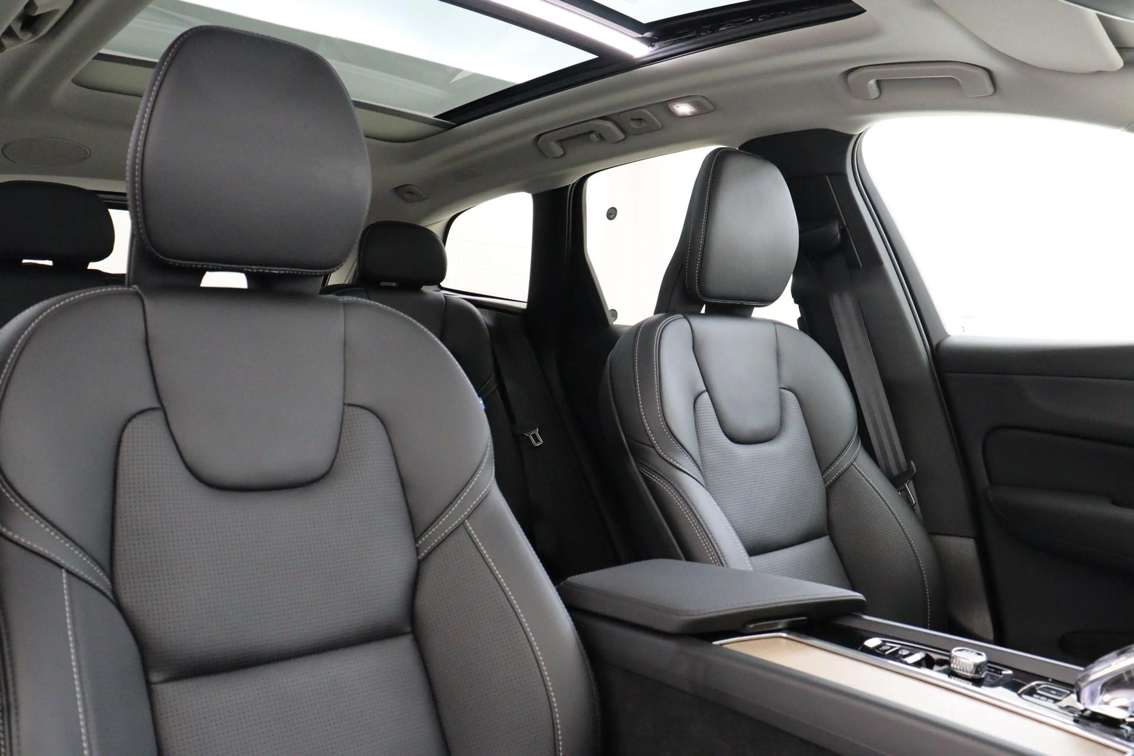 Volvo XC60 II T6 PLUG-IN HYBRID AWD ULTRA BRIGHT *FULL OPTION — photo 12