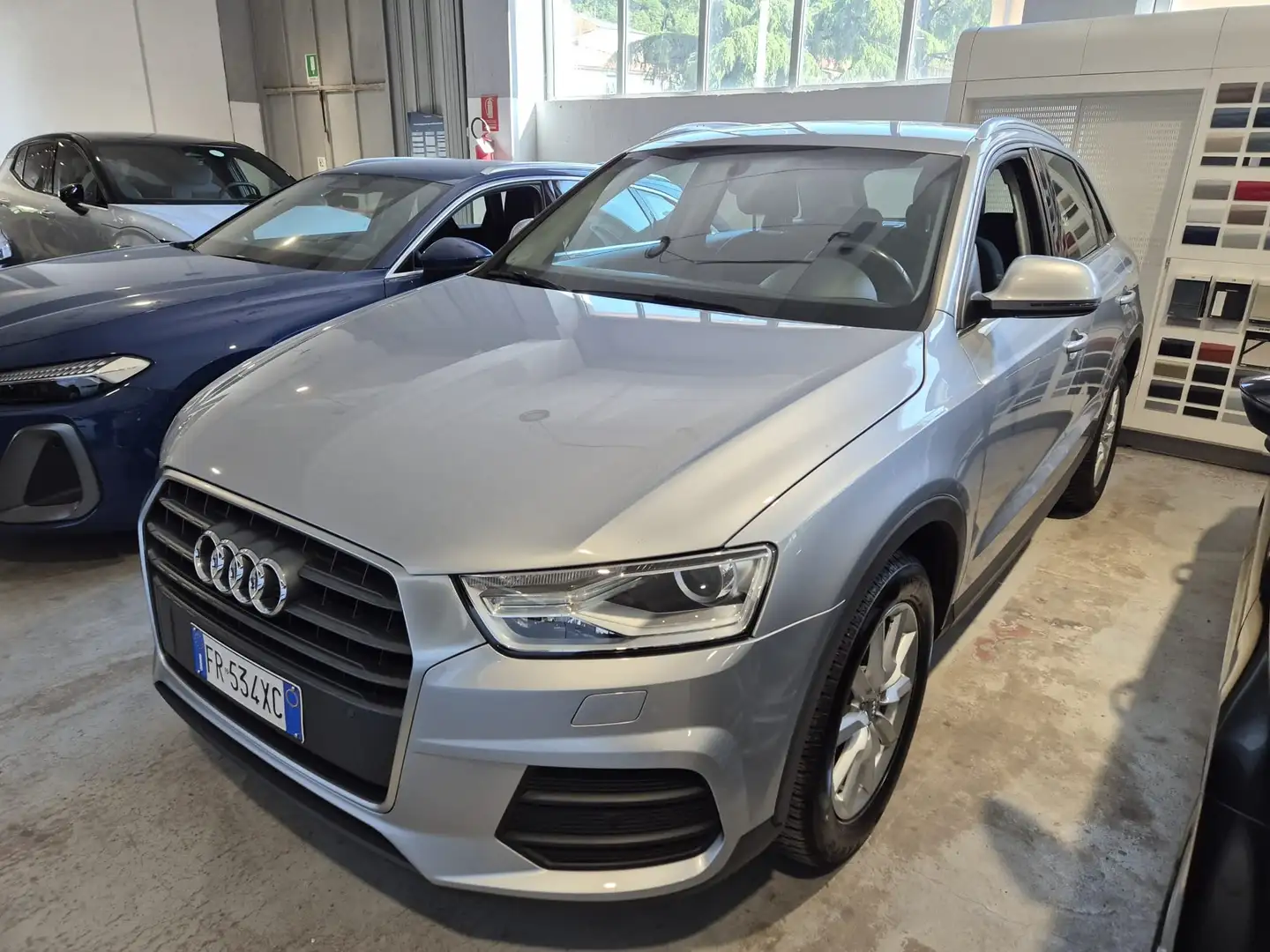 Audi Q3 Q3 2.0 tdi Business 150cv Gris - 1