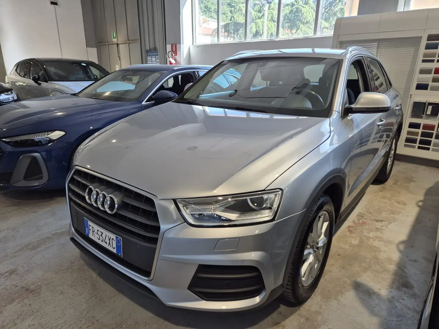 Audi Q3 Q3 2.0 tdi Business 150cv Gris - 2