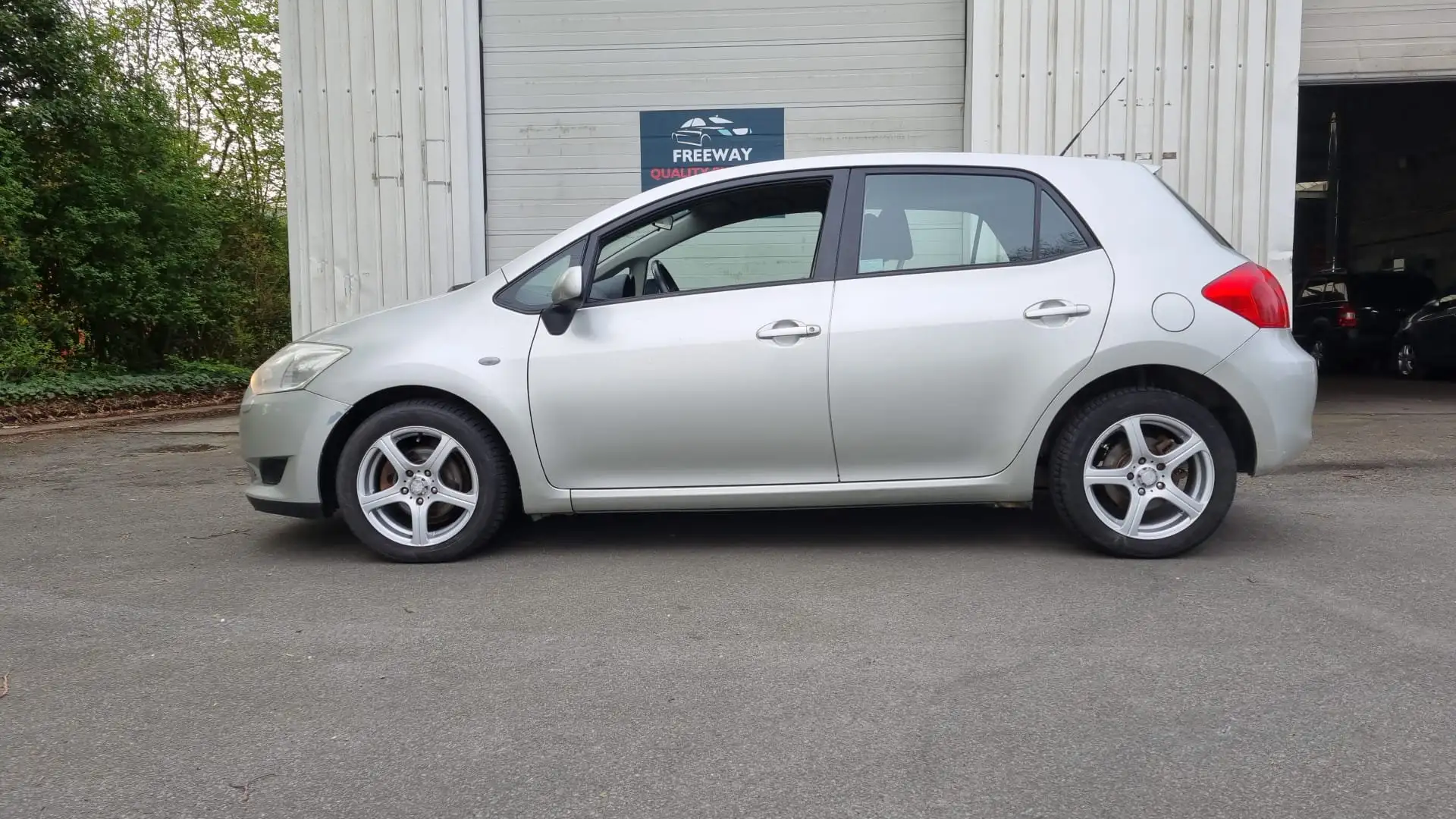 Toyota Auris 1.6i Dual VVT-i - ONLY FOR EXPORT AFRICA Szary - 1
