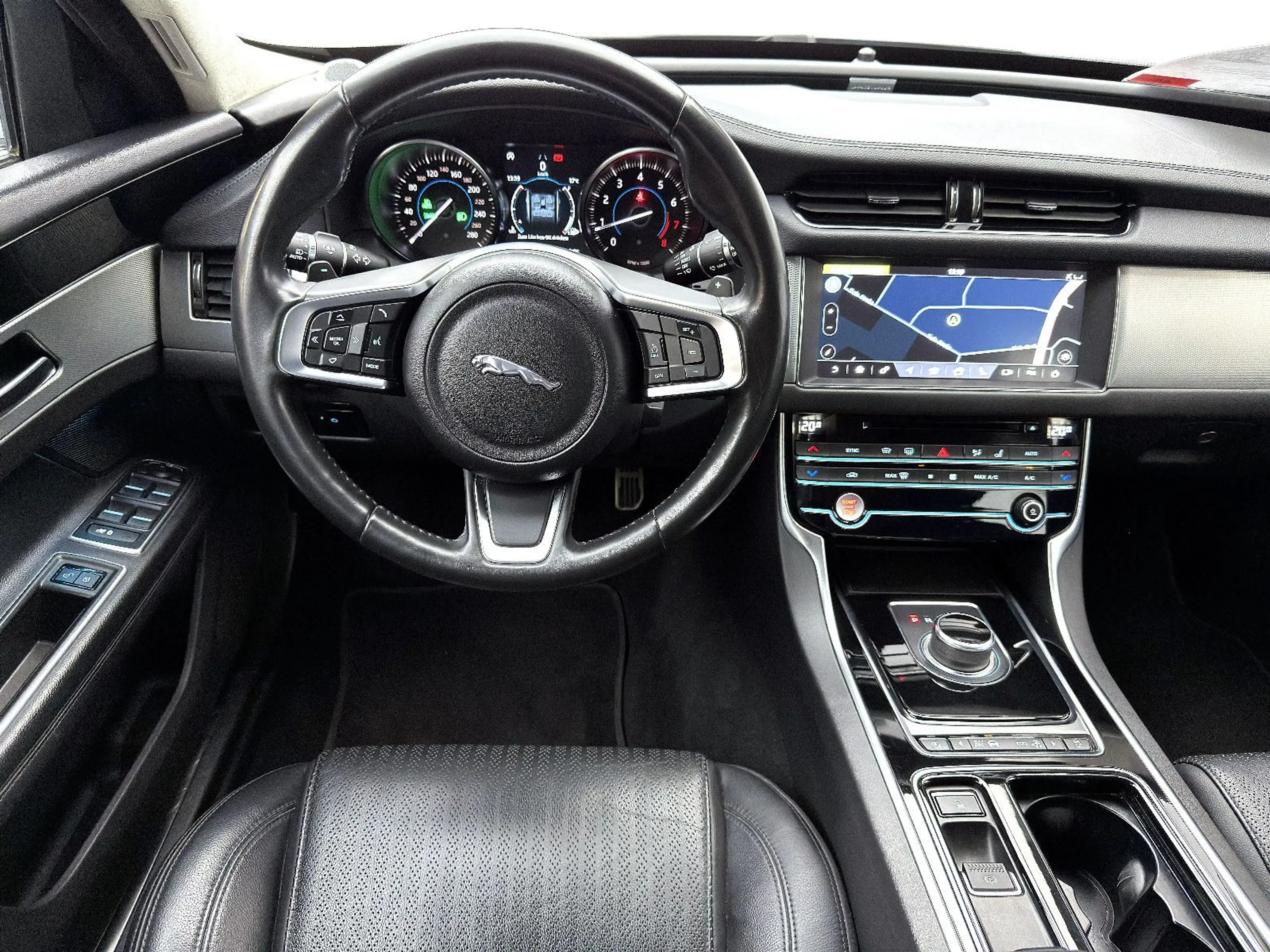 Jaguar XF Sportbrake Prestige *LED*SHZ*AHK*RFK* — photo 11