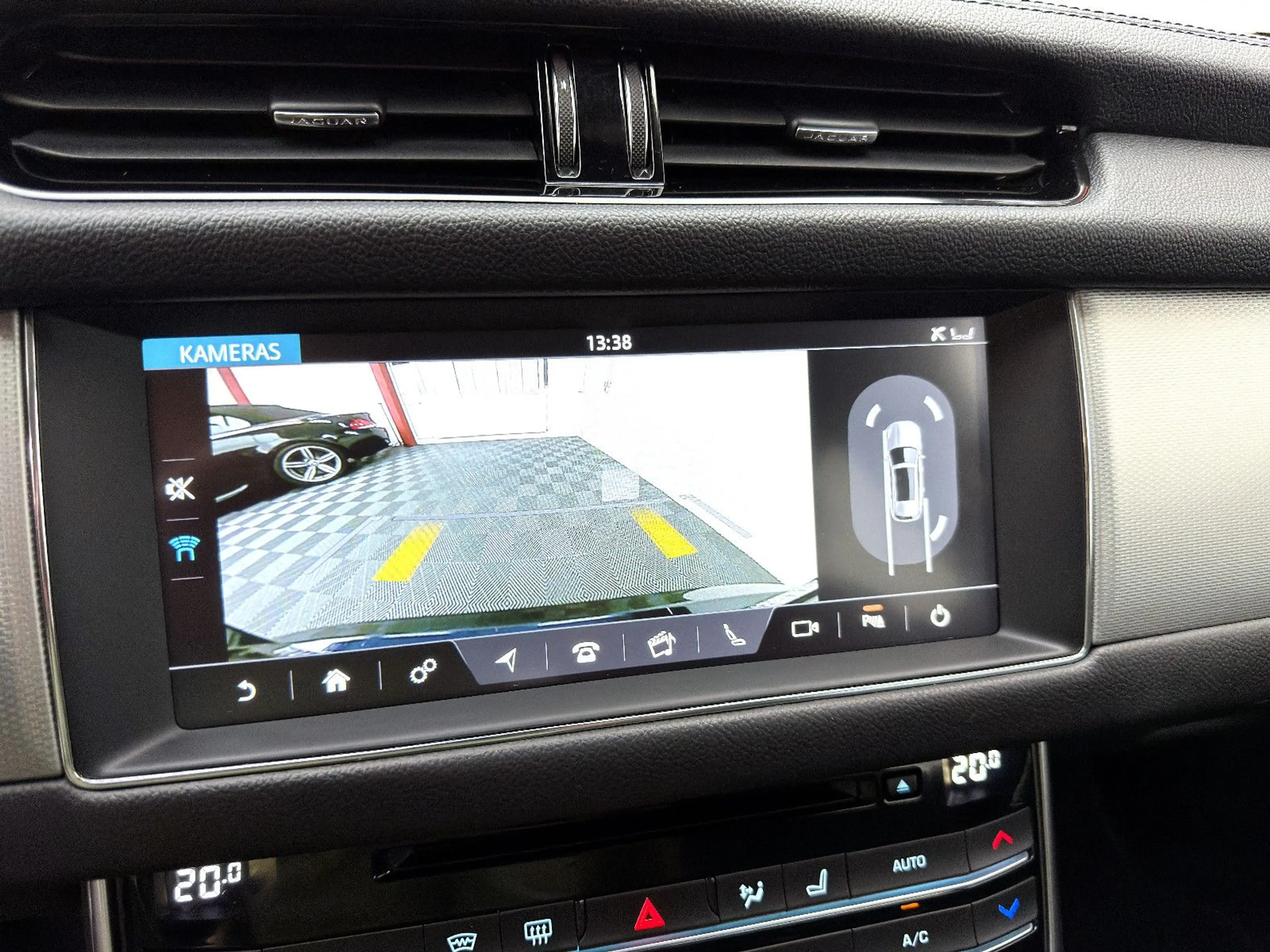 Jaguar XF Sportbrake Prestige *LED*SHZ*AHK*RFK* — photo 15