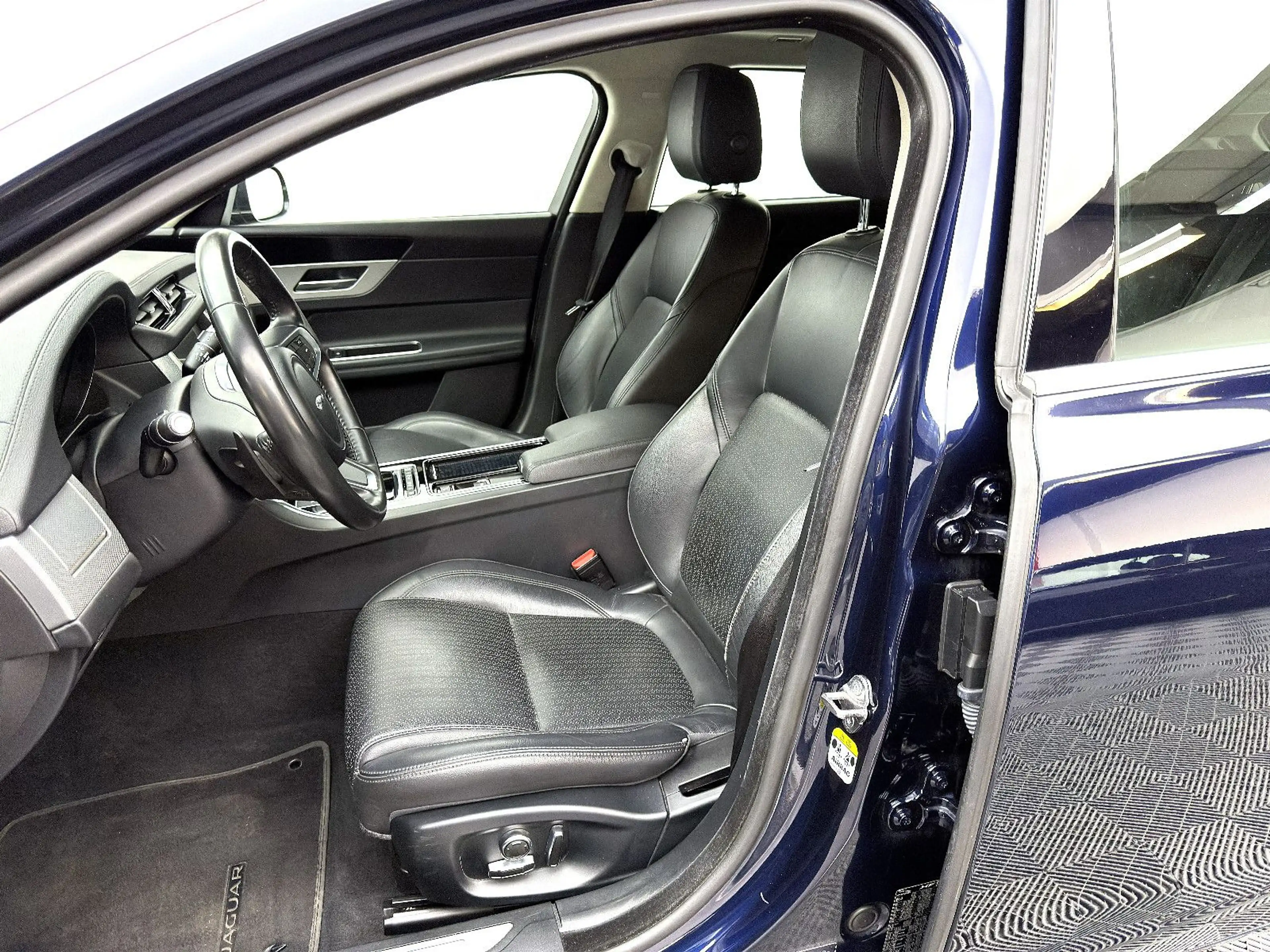 Jaguar XF Sportbrake Prestige *LED*SHZ*AHK*RFK* — photo 8