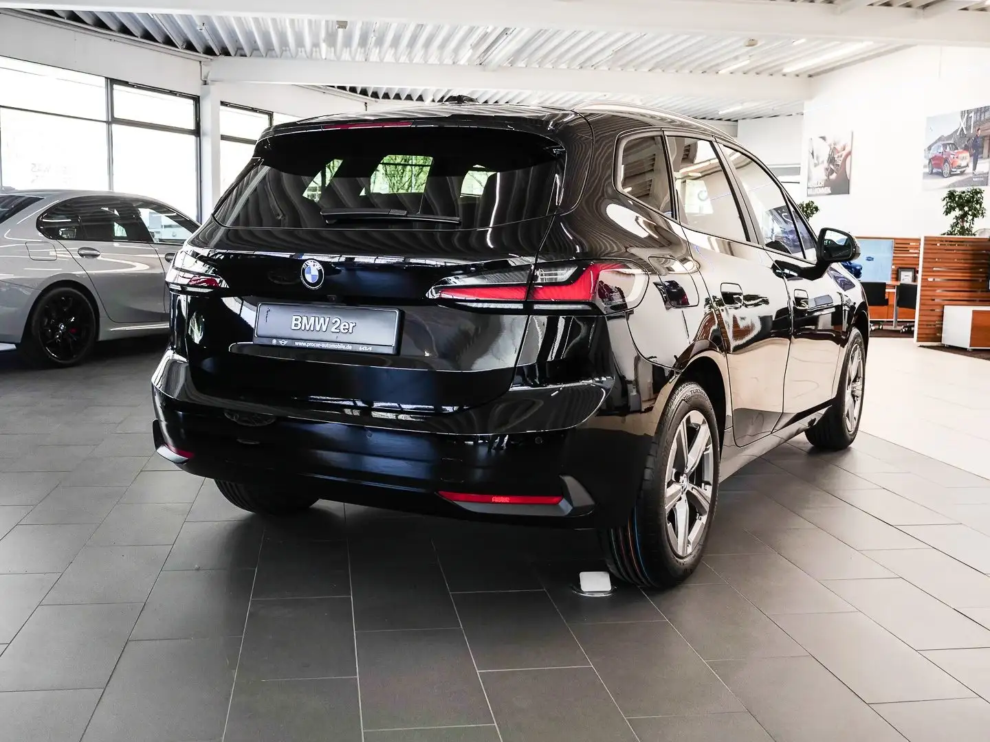 BMW 218 i PANO AHK DA+ PA RFK LED Klima Noir - 2