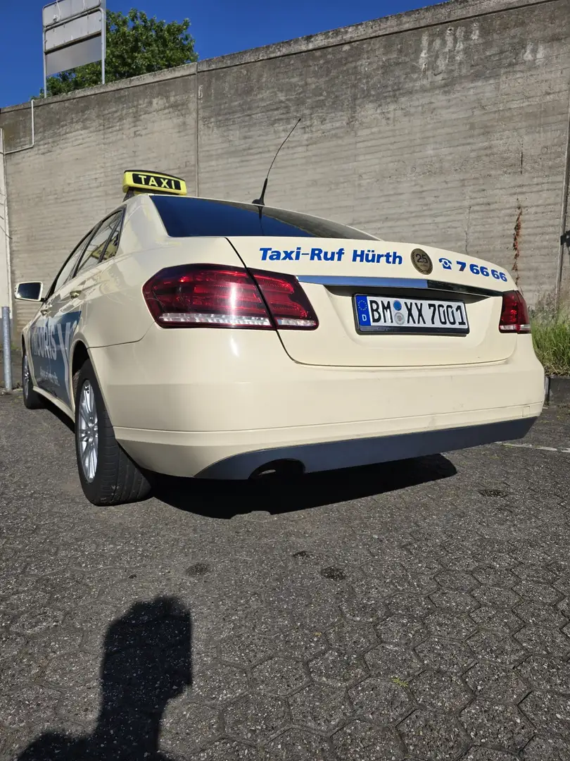 Mercedes-Benz E 200 TÜV Neu Beige - 1