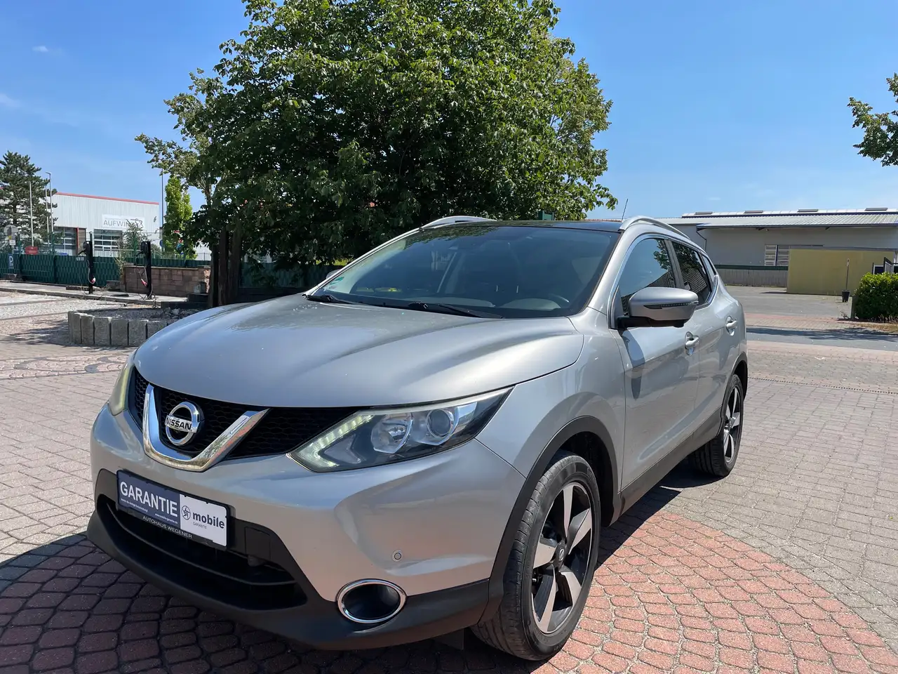 Nissan Qashqai 360°KAMERA+PANORAMA+SPURHALTE+ANHÄNGERK — photo 1 of 21