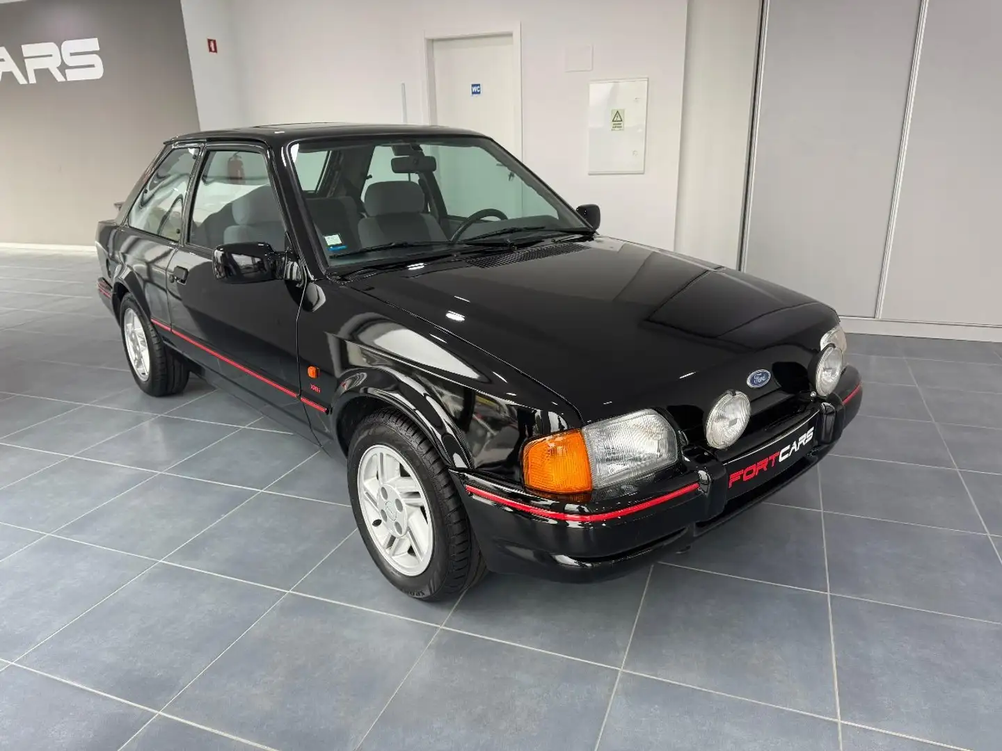 Ford Escort XR3i *original*59t km*1989*1. Hand* Negro - 1