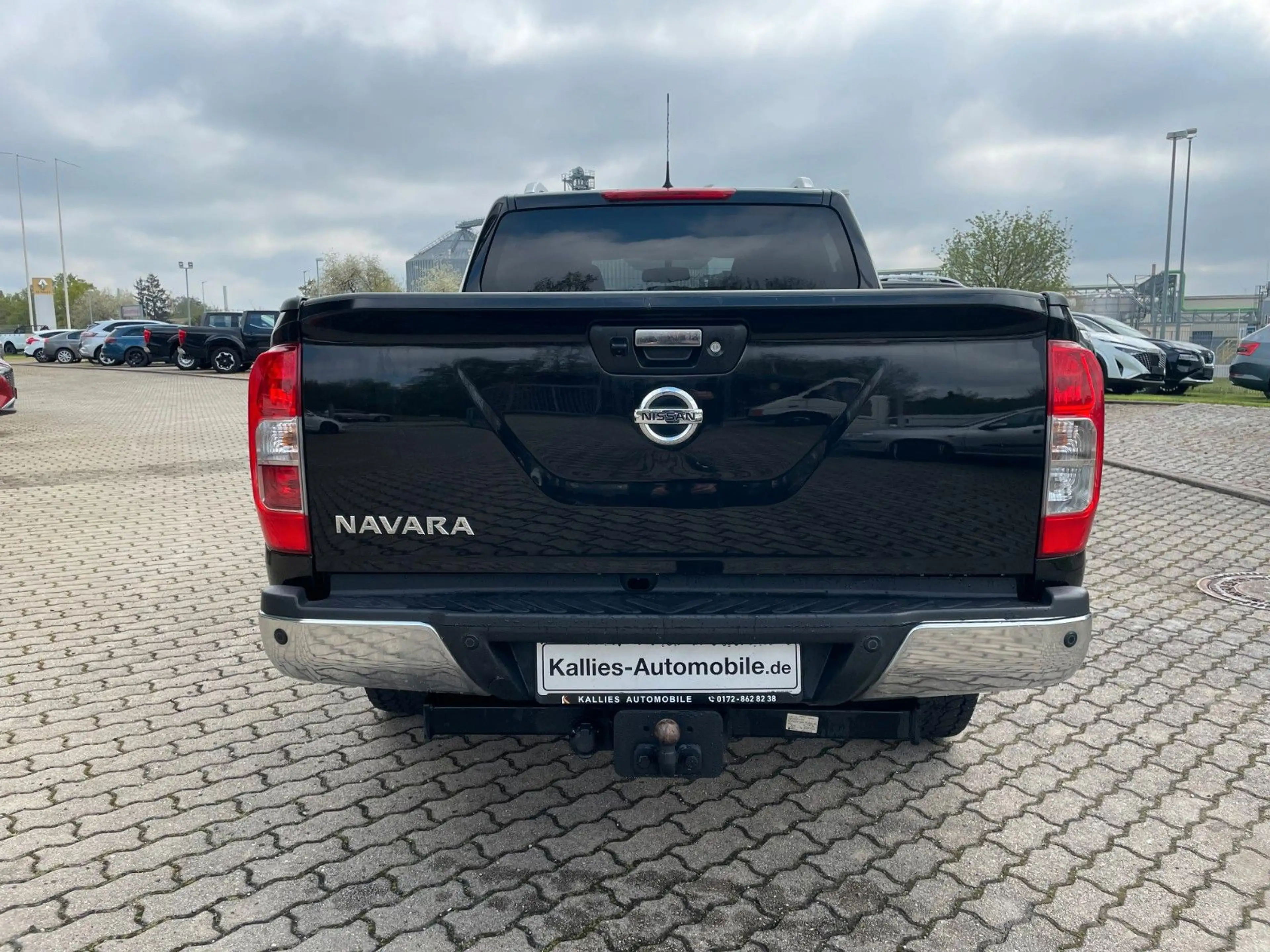 Nissan Navara NP300 Tekna Double Cab 4x4 — photo 5