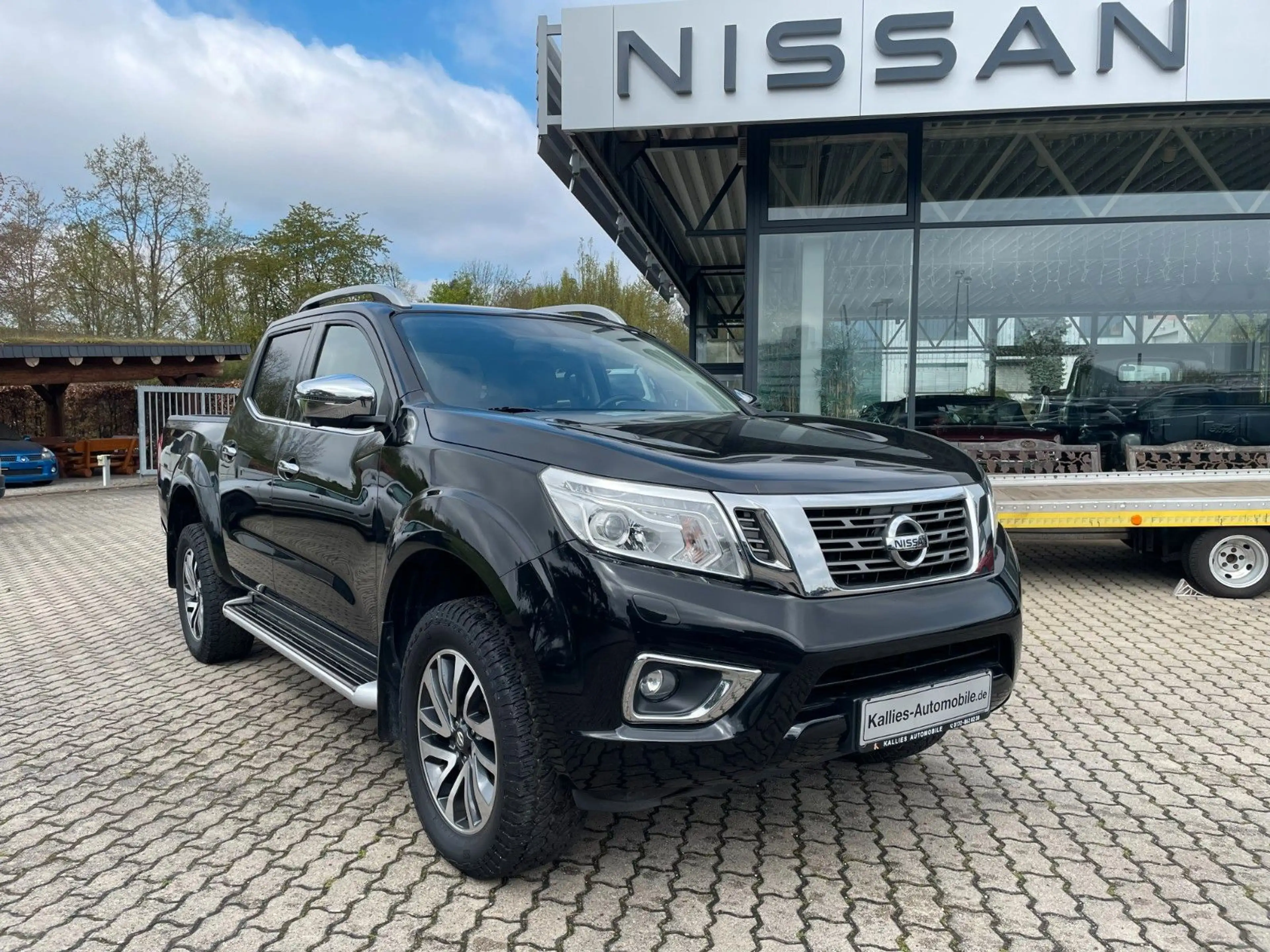 Nissan Navara NP300 Tekna Double Cab 4x4 — photo 8