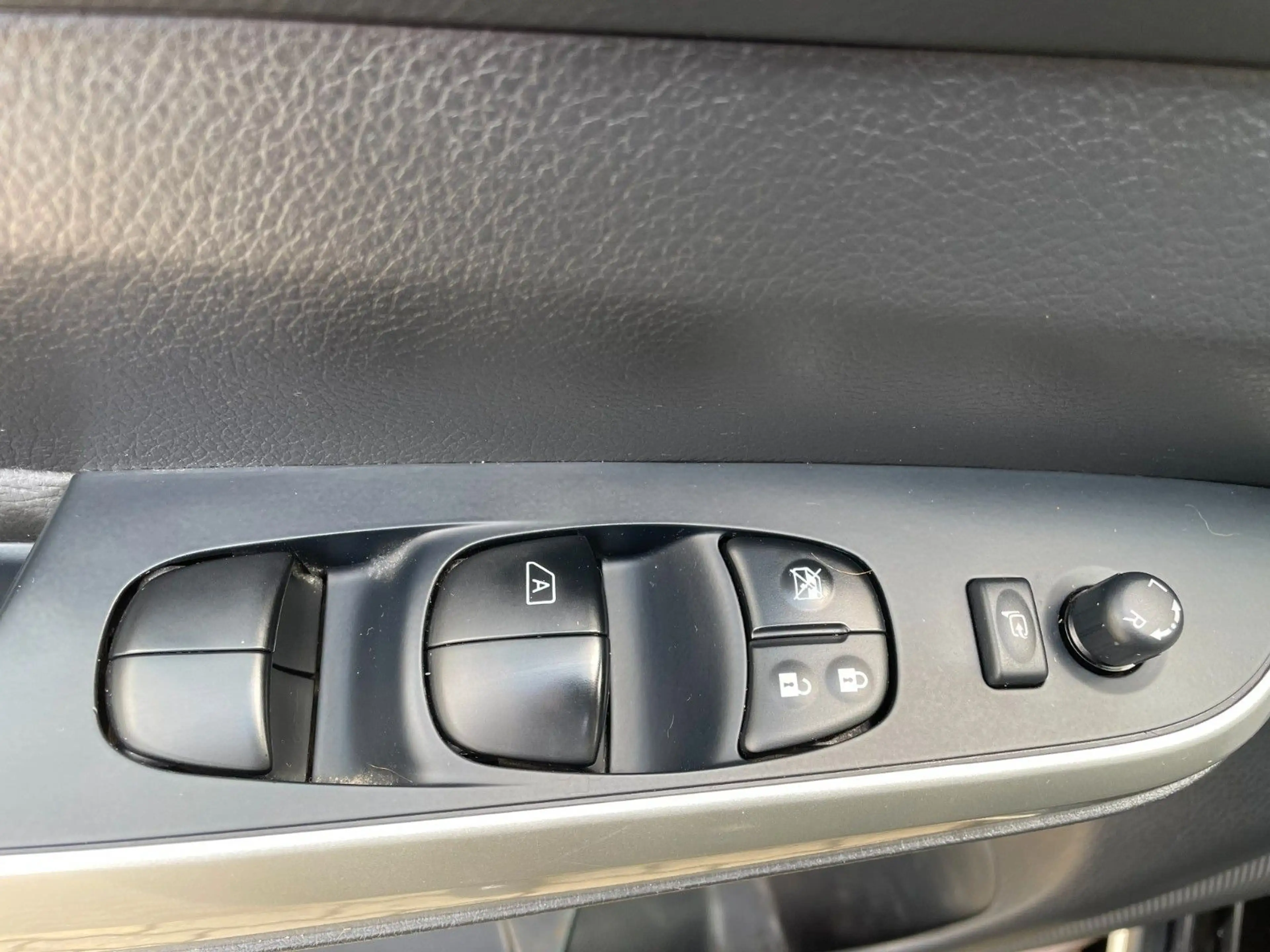 Nissan Navara NP300 Tekna Double Cab 4x4 — photo 14