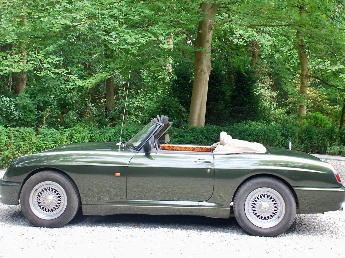 MG RV8 4.0 V8 links gestuurd Groen - 2