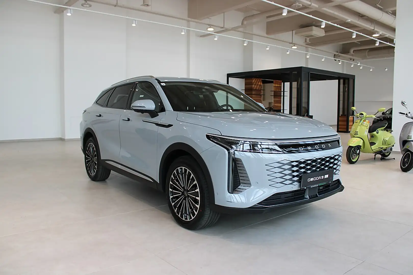 Omoda 9 PHEV 1.5TGDi Premium Line AWD Grau - 1