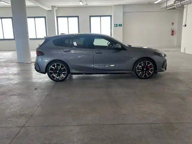 BMW 1 Series view 5