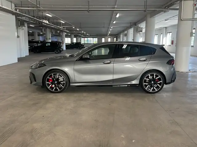 BMW 1 Series view 4