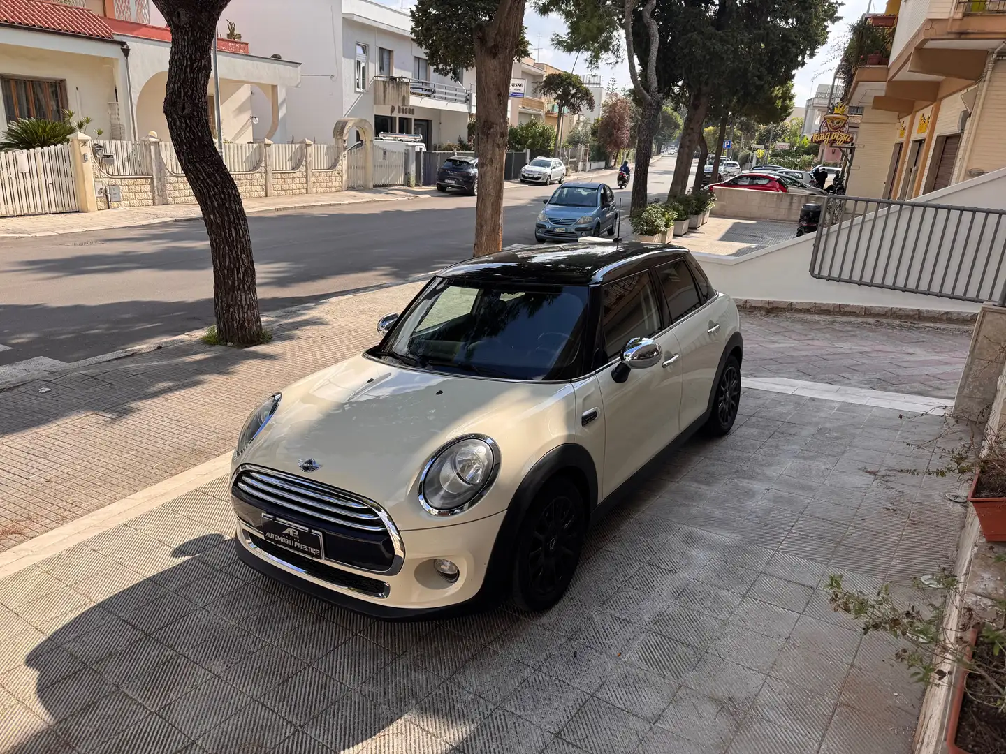 MINI Cooper D Mini IV F55-F56 2014 1.5 Business 5p auto Bianco - 2