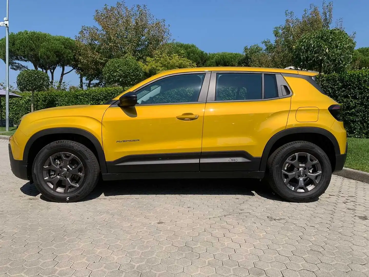 Jeep Avenger 1.2 Turbo 110 CV MHEV Longitude Giallo - 2