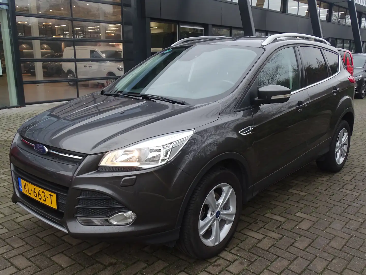 Ford Kuga 1.5 Turbo 120pk Trend Ultimate vooruitverw. / stoe Gris - 2