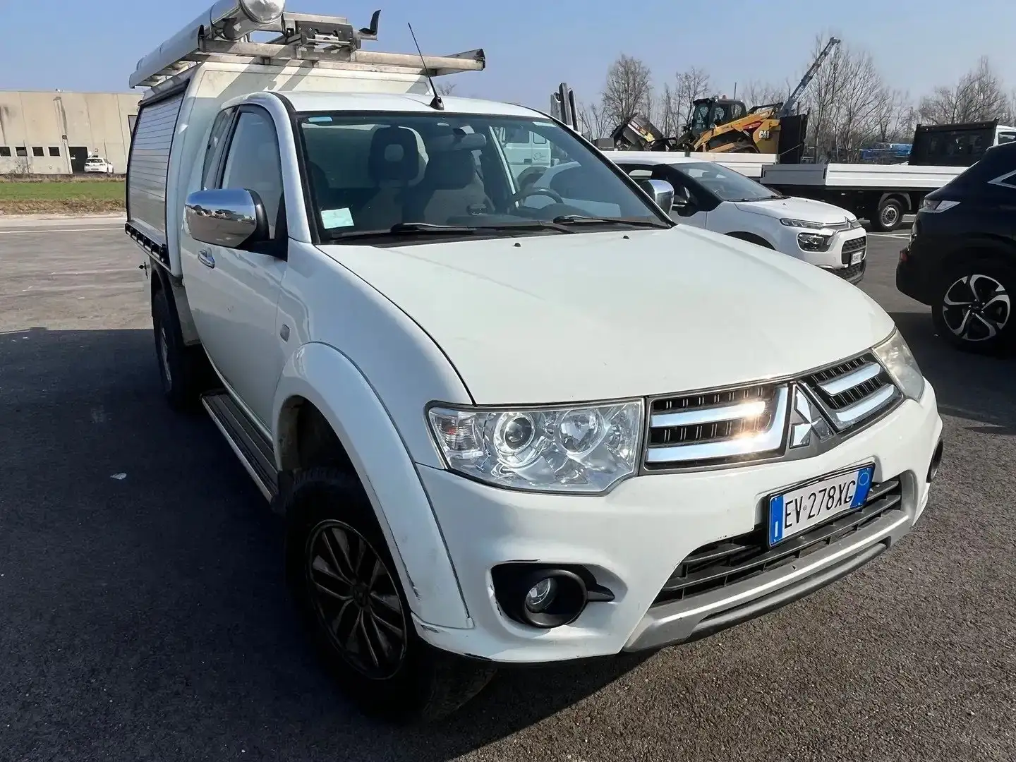Mitsubishi L200 d.cab 2.5 di-d Intense  - EV278XG Blanco - 2