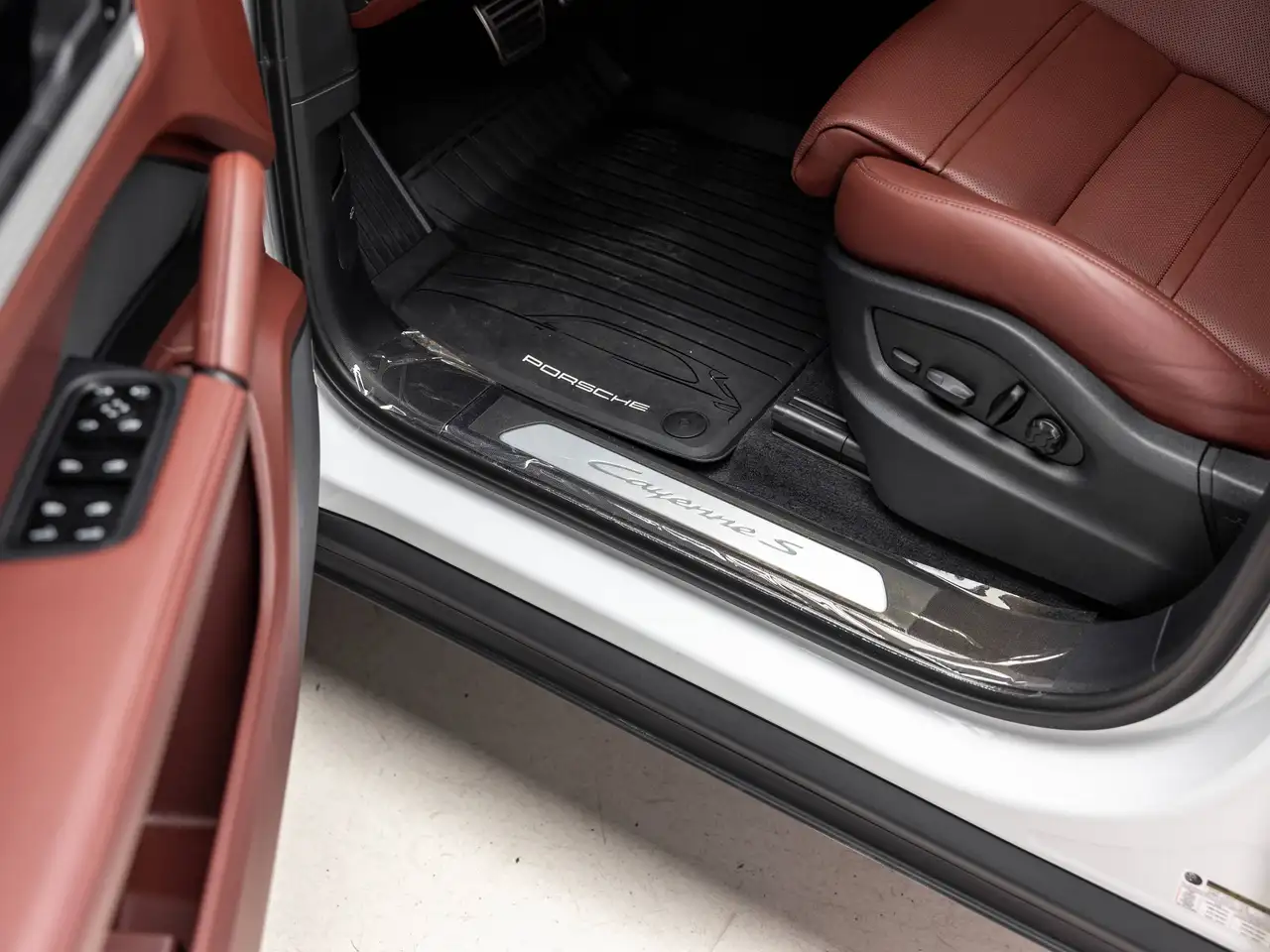 Porsche Cayenne снимка Porsche Cayenne