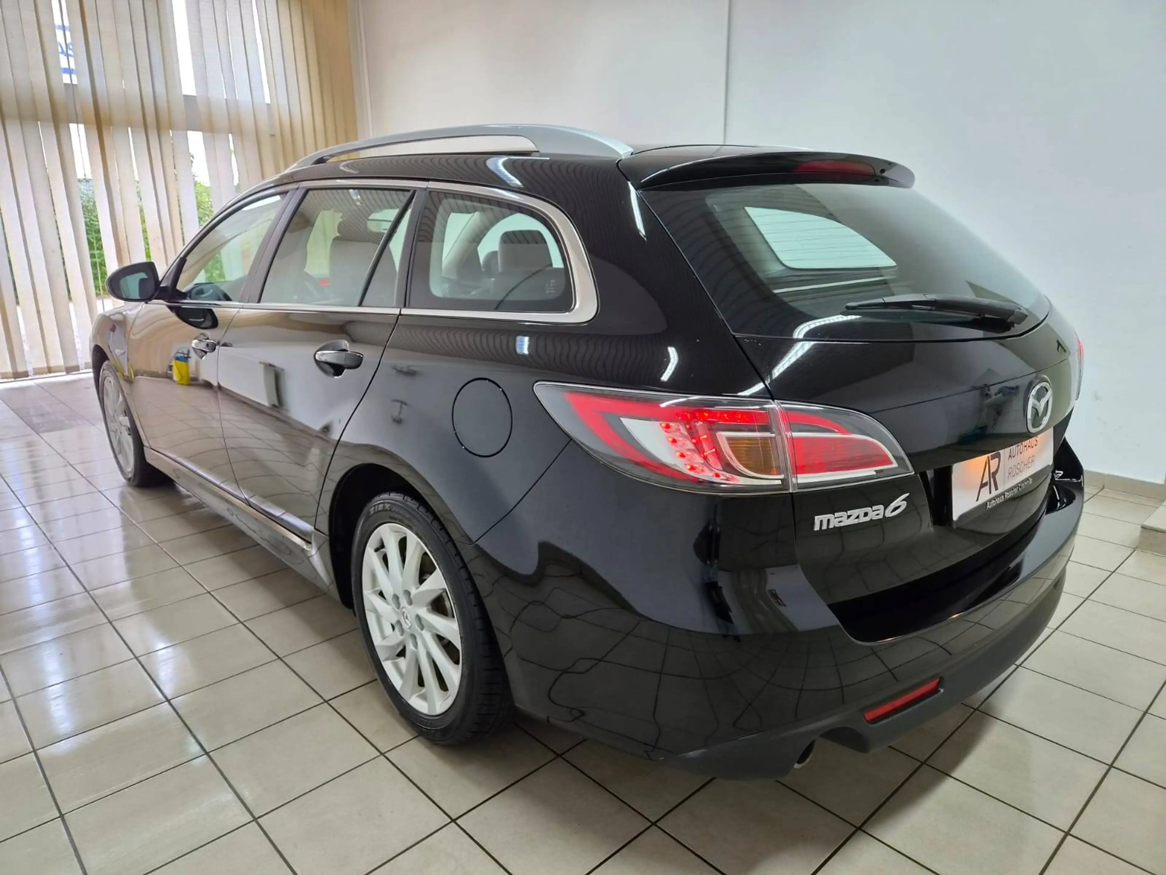 Mazda 6 Kombi 2.0 Edition 125 Leder Totwinkel BOSE 17" — photo 2