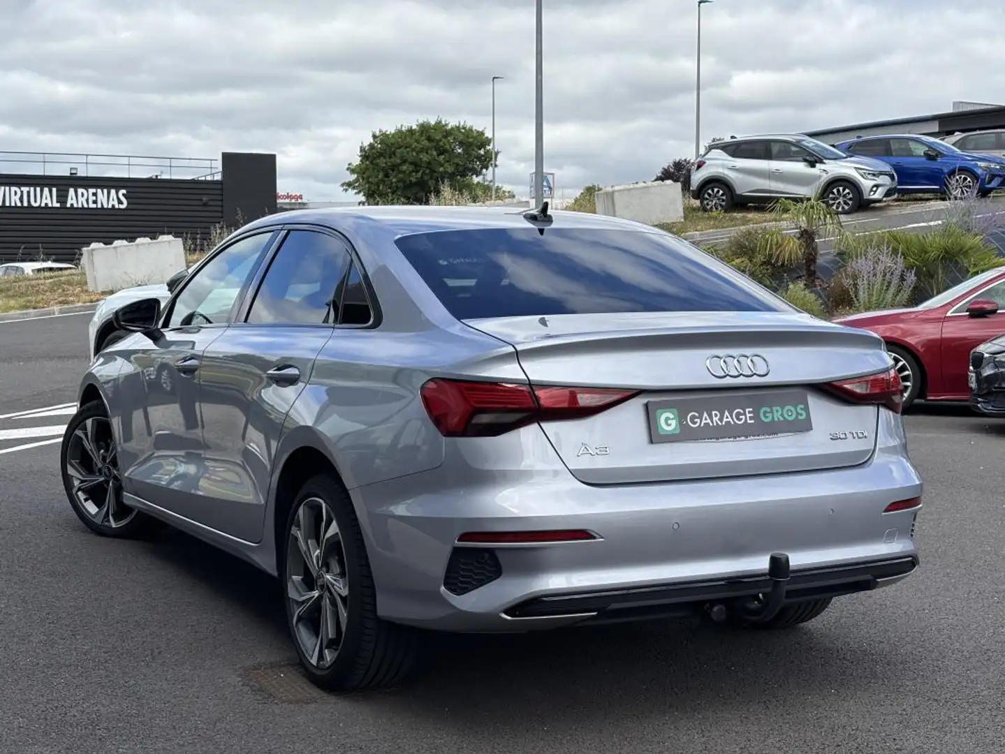 Audi A3 30 TDI 116 S tronic 7 Design Luxe - 2