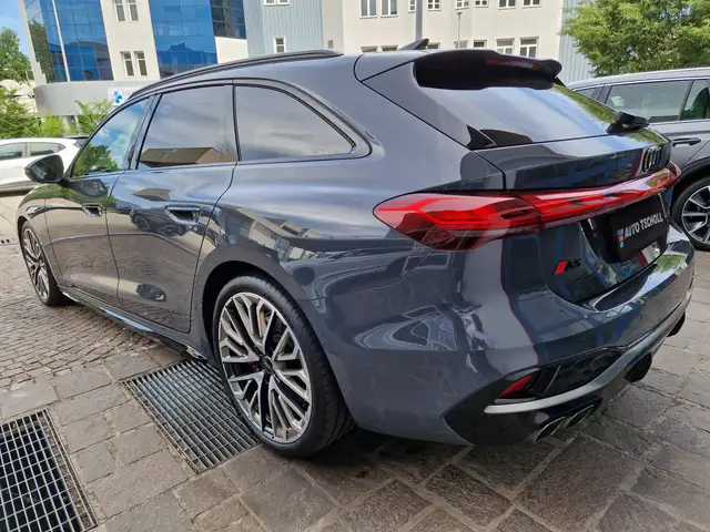 Audi A5 view 4