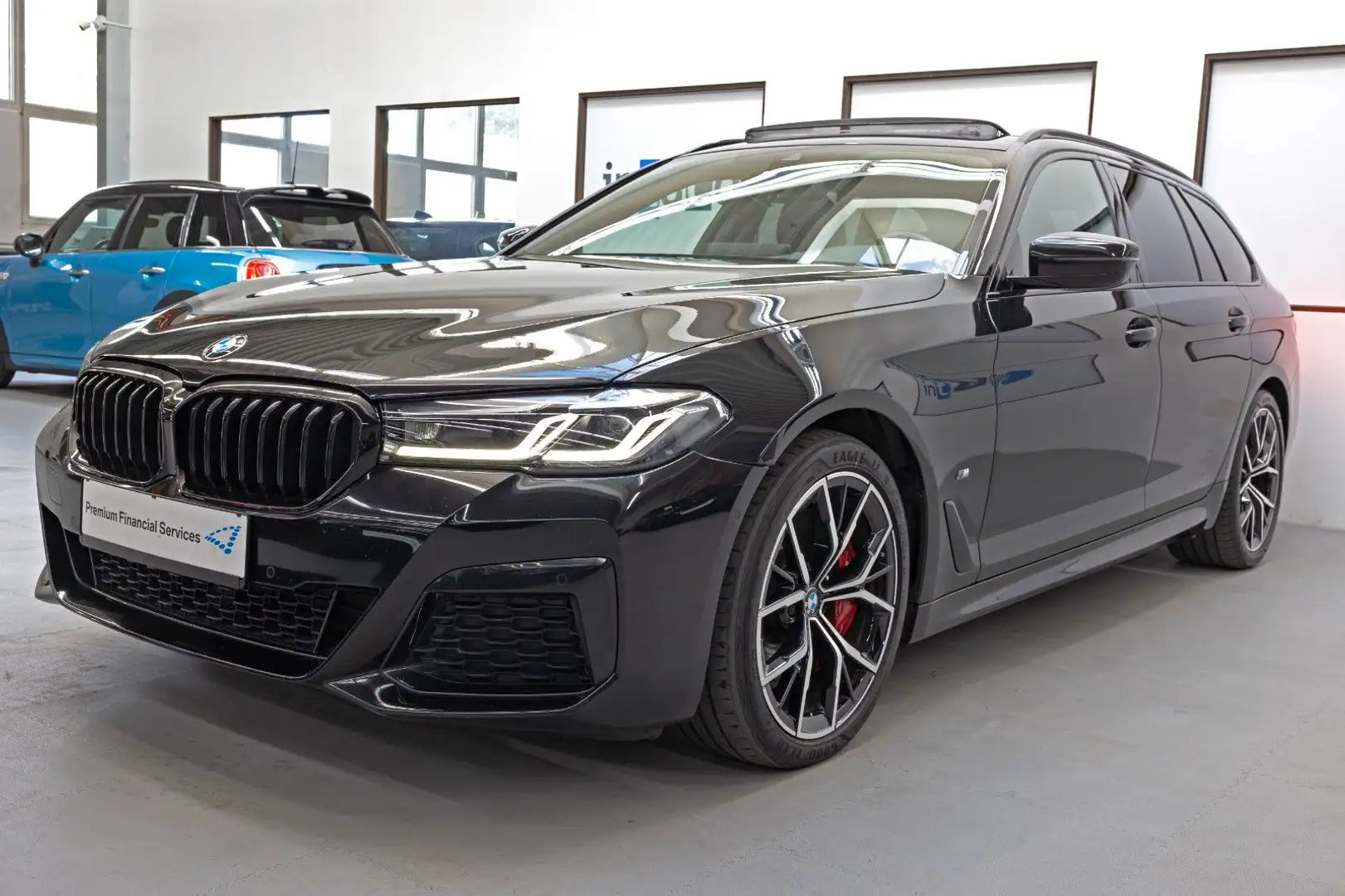 BMW 540 xd Touring M Sport LED LiveCockPro AHK Pano! Noir - 1