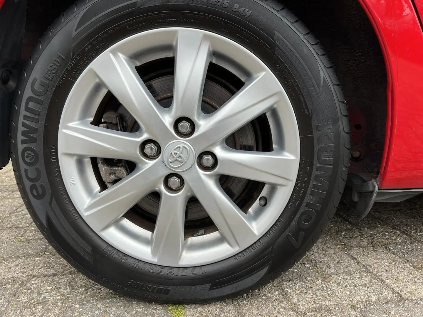 Toyota Yaris 1.3 16v VVT-i Aspiration 5-drs A/T + BOVAG Rood - 2
