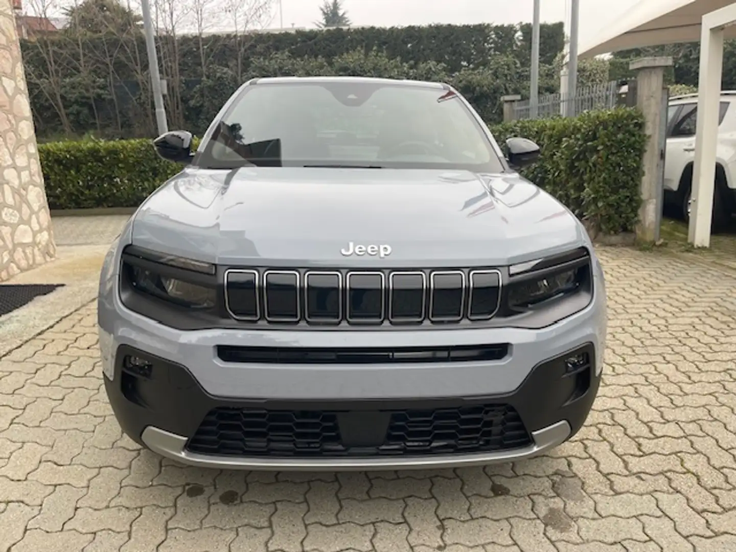 Jeep Avenger 1.2TURBO ALTITUDE 100CV KM0 PREZZO REALE UFFICIALE Grau - 1