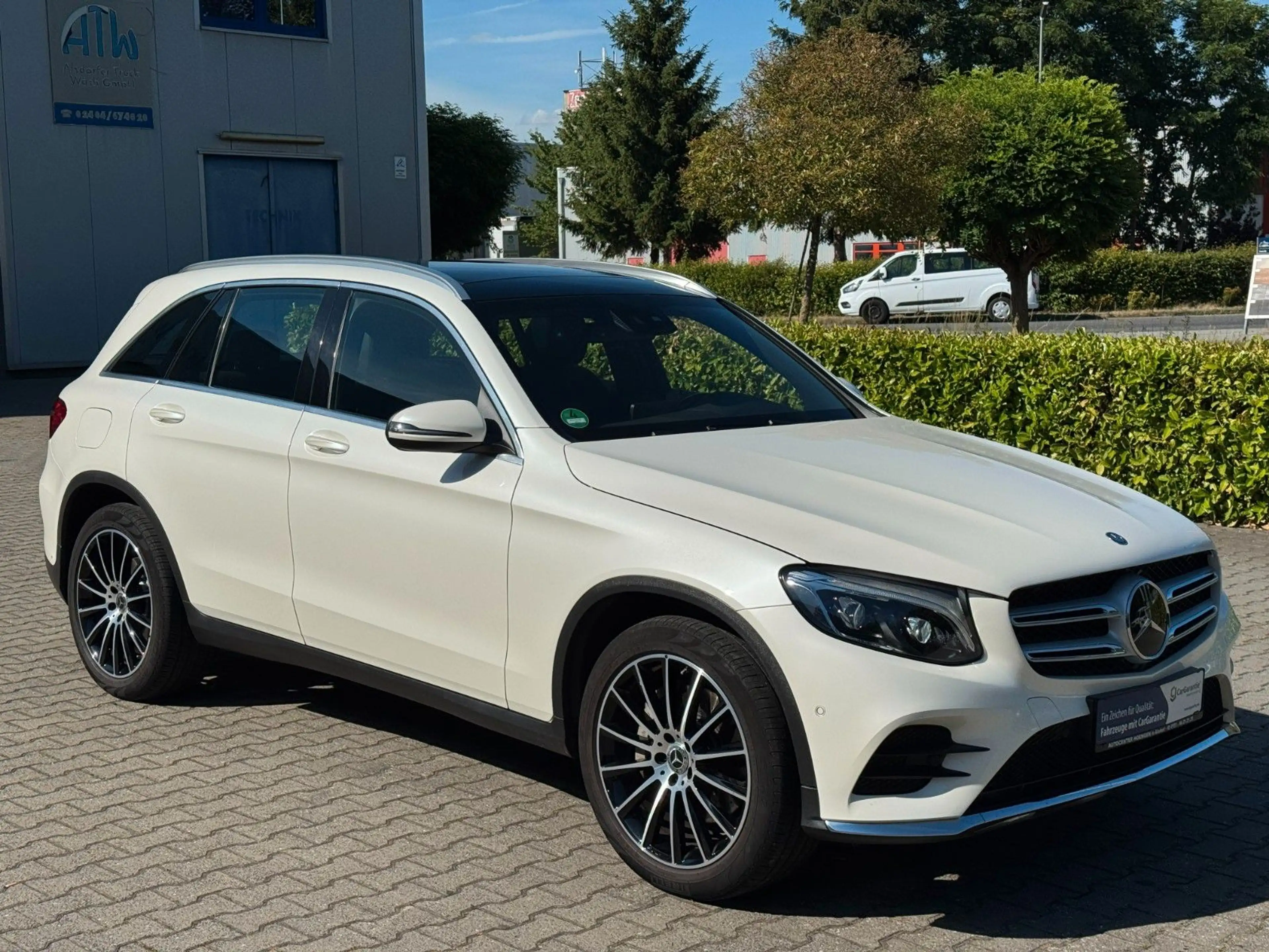 Mercedes-Benz GLC 250 4Matic Garantie*AMG Line*Panorama*Kamera