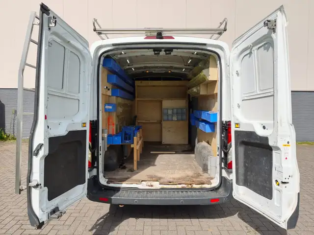 Ford Transit view 12