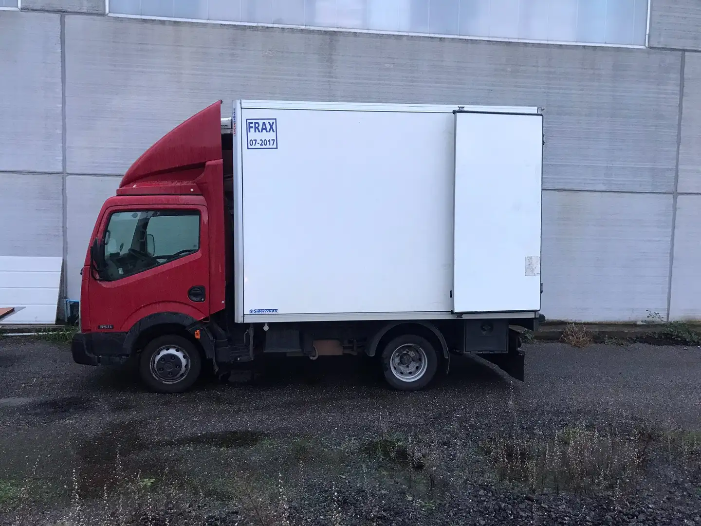 Nissan Cabstar Cabstar 35.11 Frigo Trasp. Carni Appese del 2008 Czerwony - 2