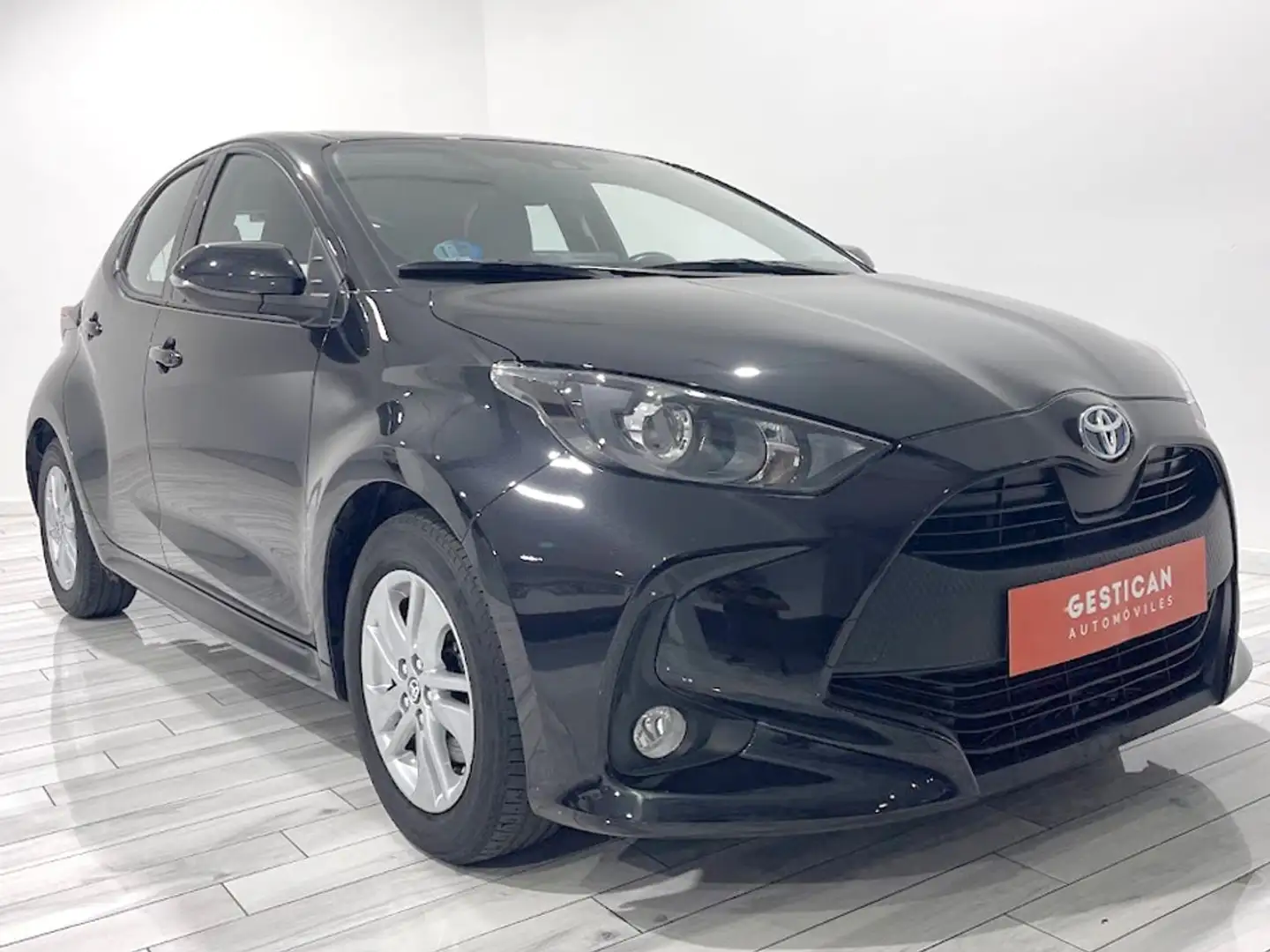 Toyota Yaris 1.5 100H Active Negro - 2