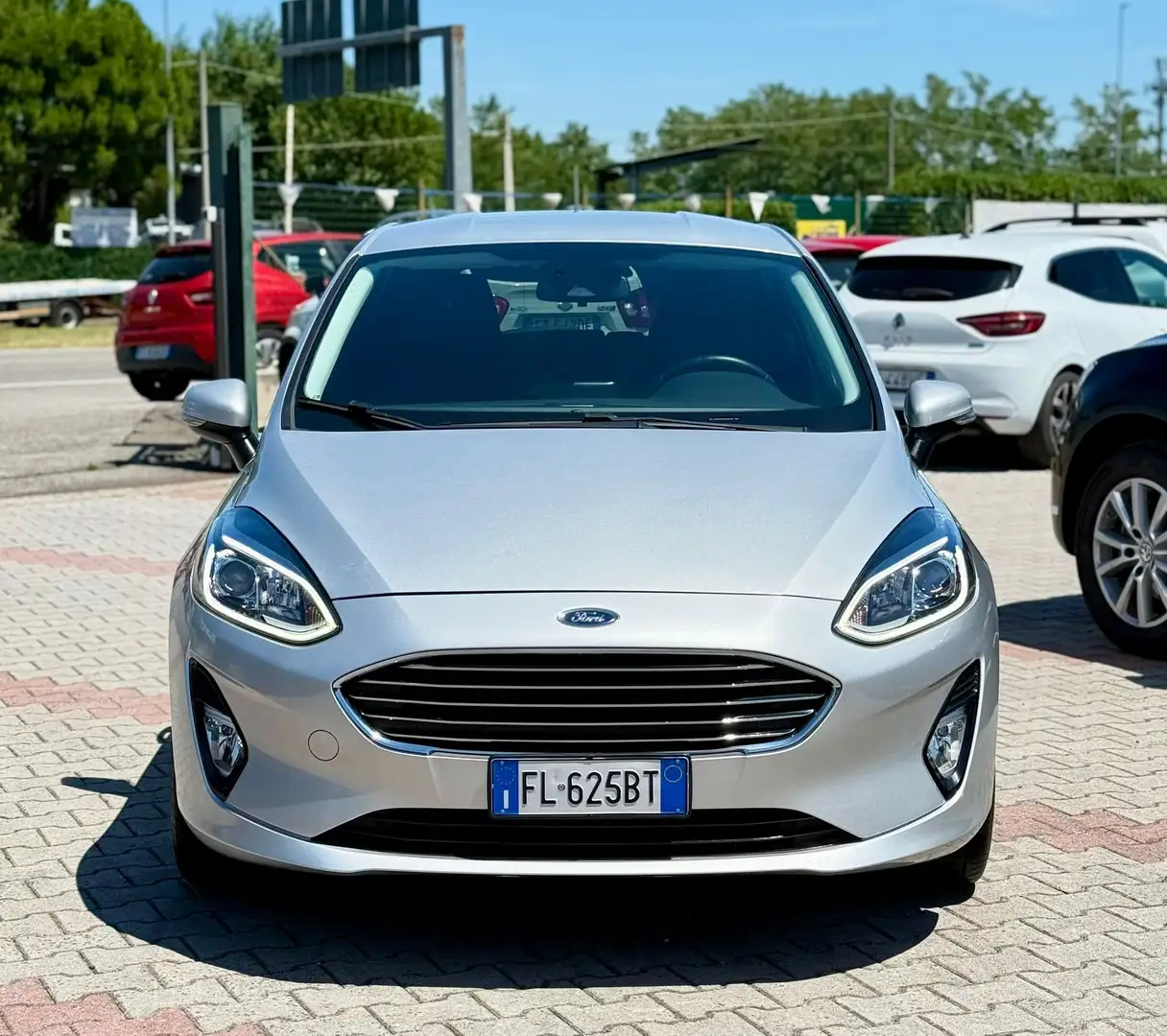 Ford Fiesta 5p 1.5 tdci Titanium 85cv Grijs - 2