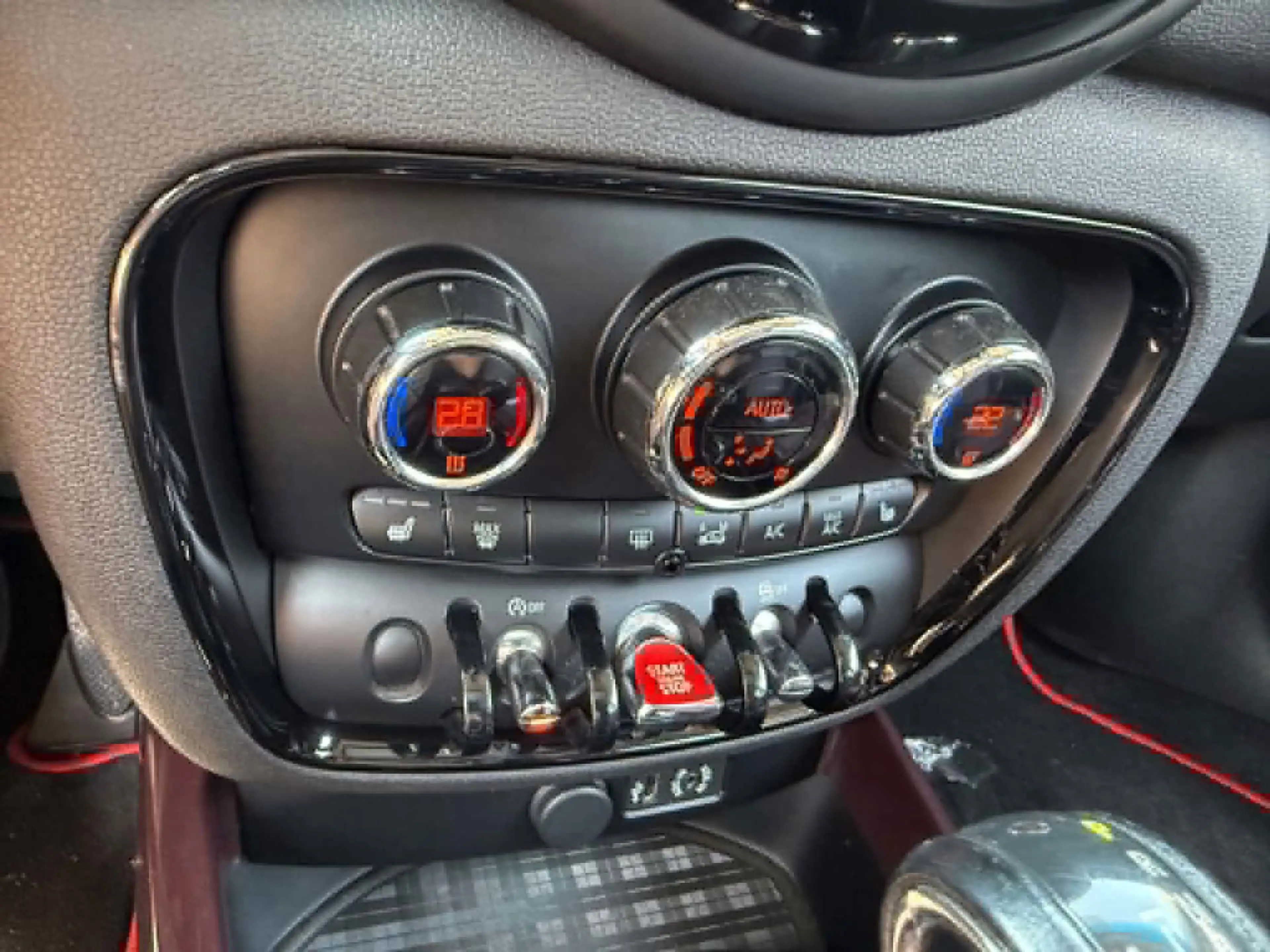 MINI Cooper S Clubman Mini 2.0 ALL4 Chili Serious Business — photo 4