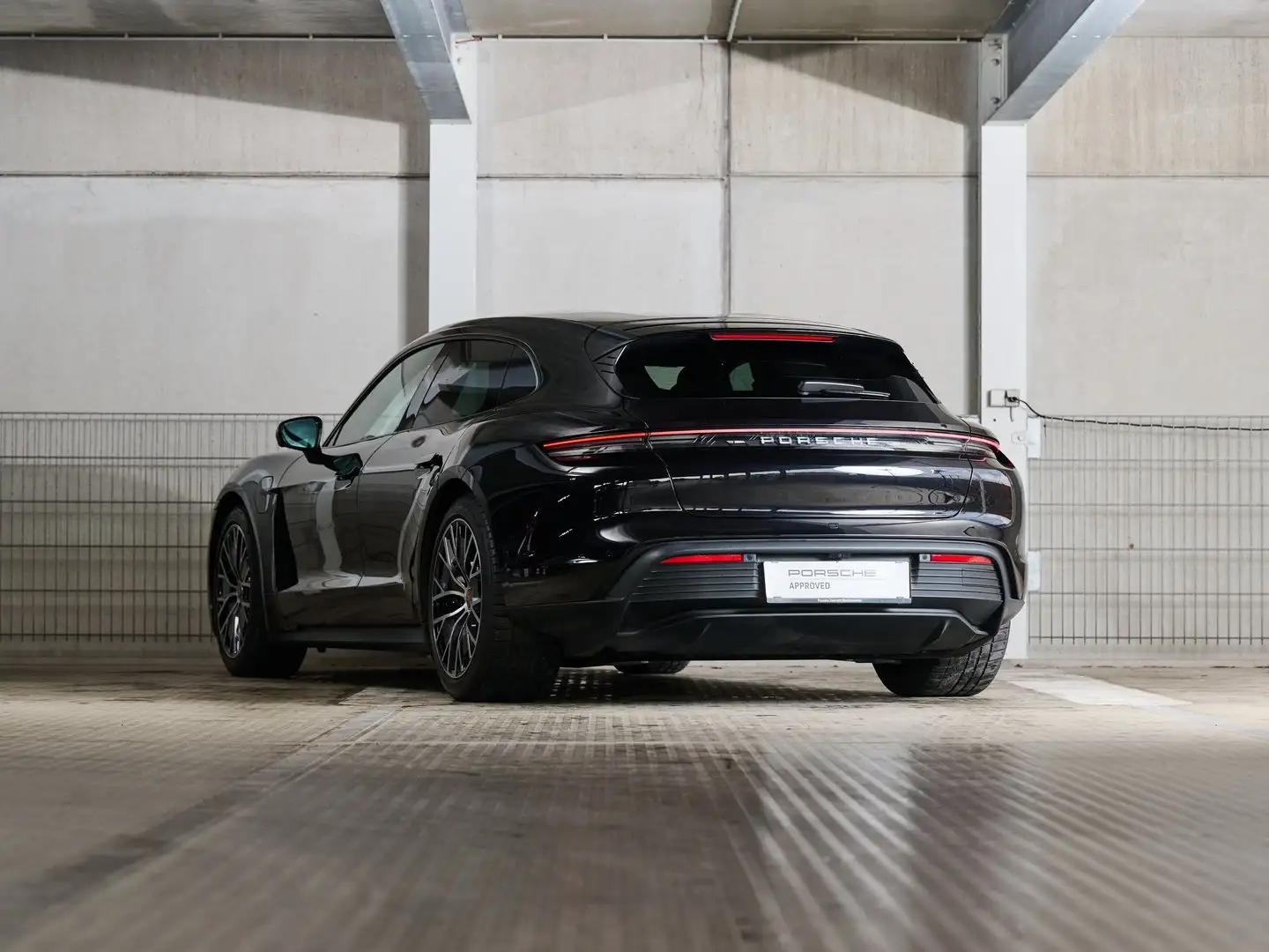 Porsche Taycan Sport Turismo Noir - 2