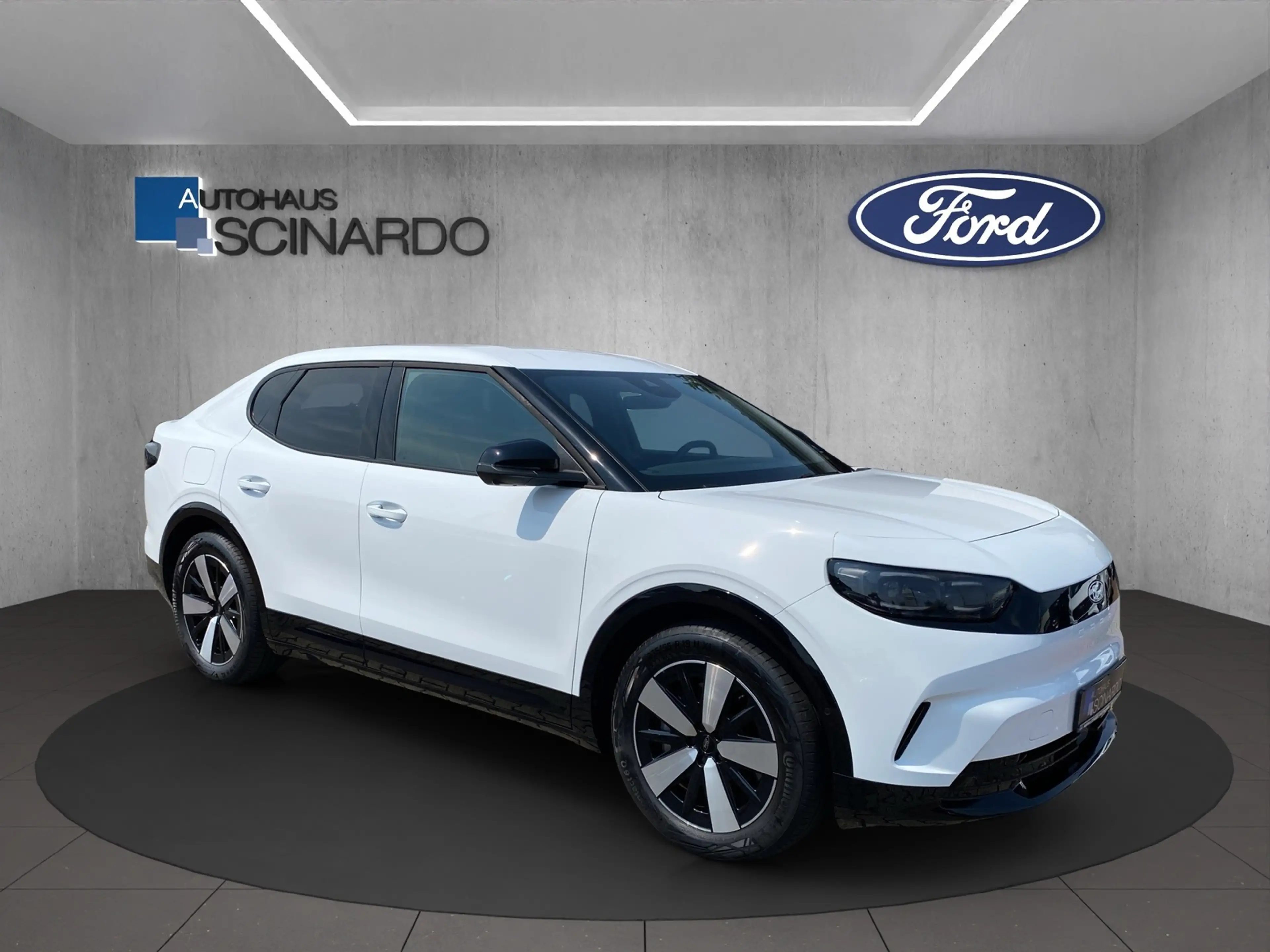 Ford Capri 79kWH Premium AWD HUD/NAVI/360°/AMBIENTE — photo 2