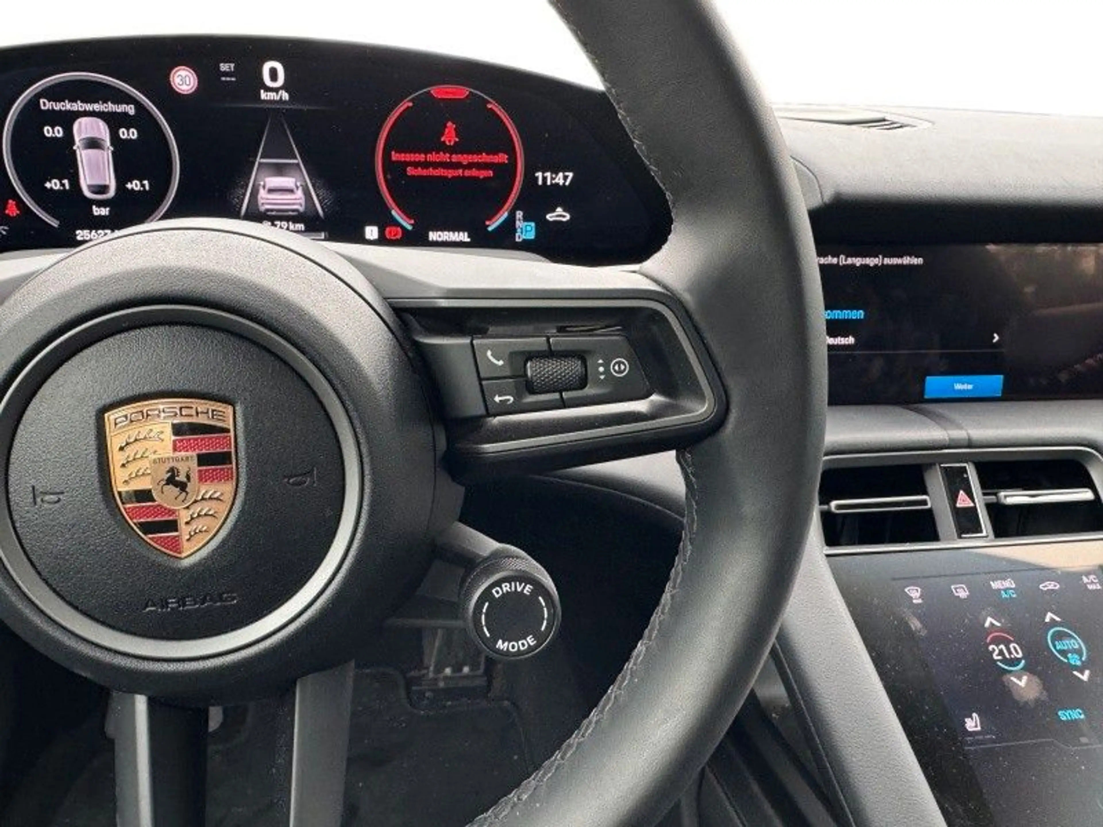 Porsche Taycan Cross Turismo 4 — photo 13