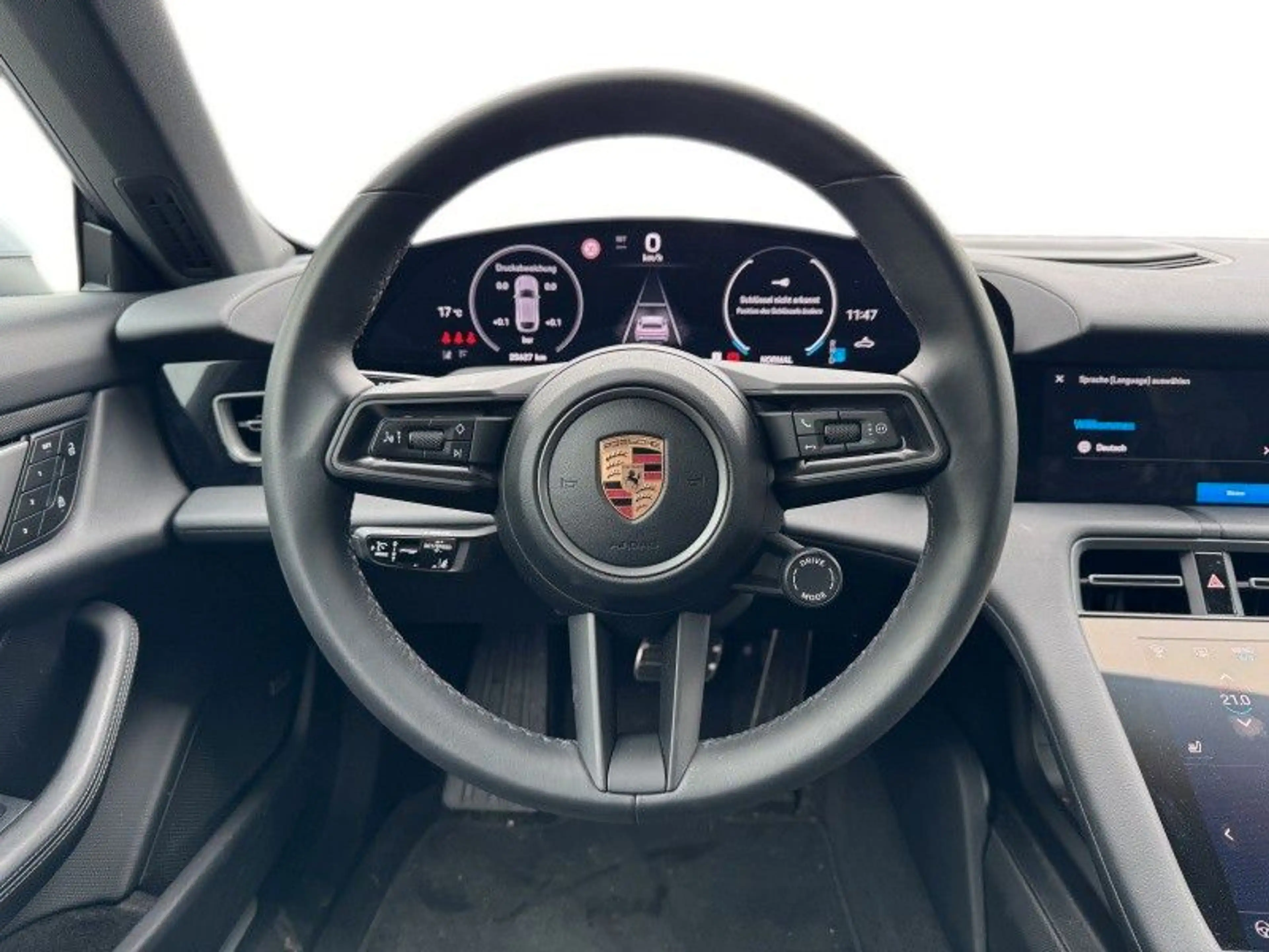 Porsche Taycan Cross Turismo 4 — photo 11
