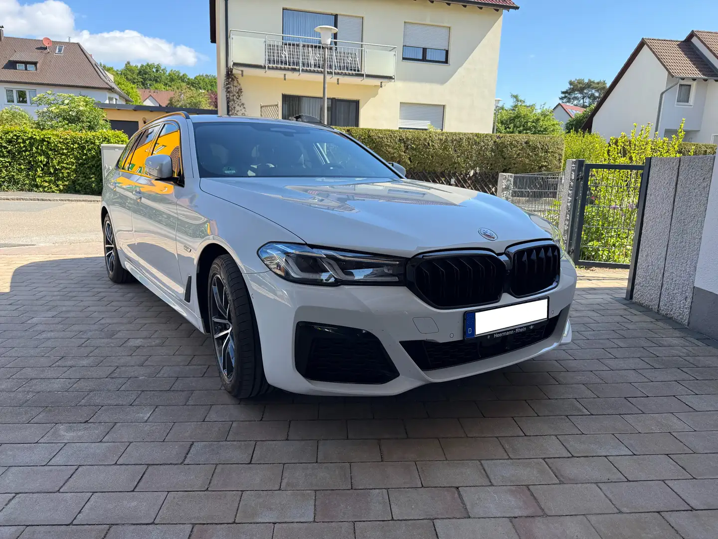 BMW 530 530e Touring Aut. M-Paket uvm. Garantie 12/27 Weiß - 1