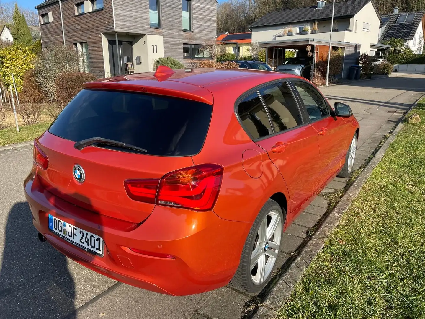 BMW 118 118i Edition Lifestyle Orange - 2