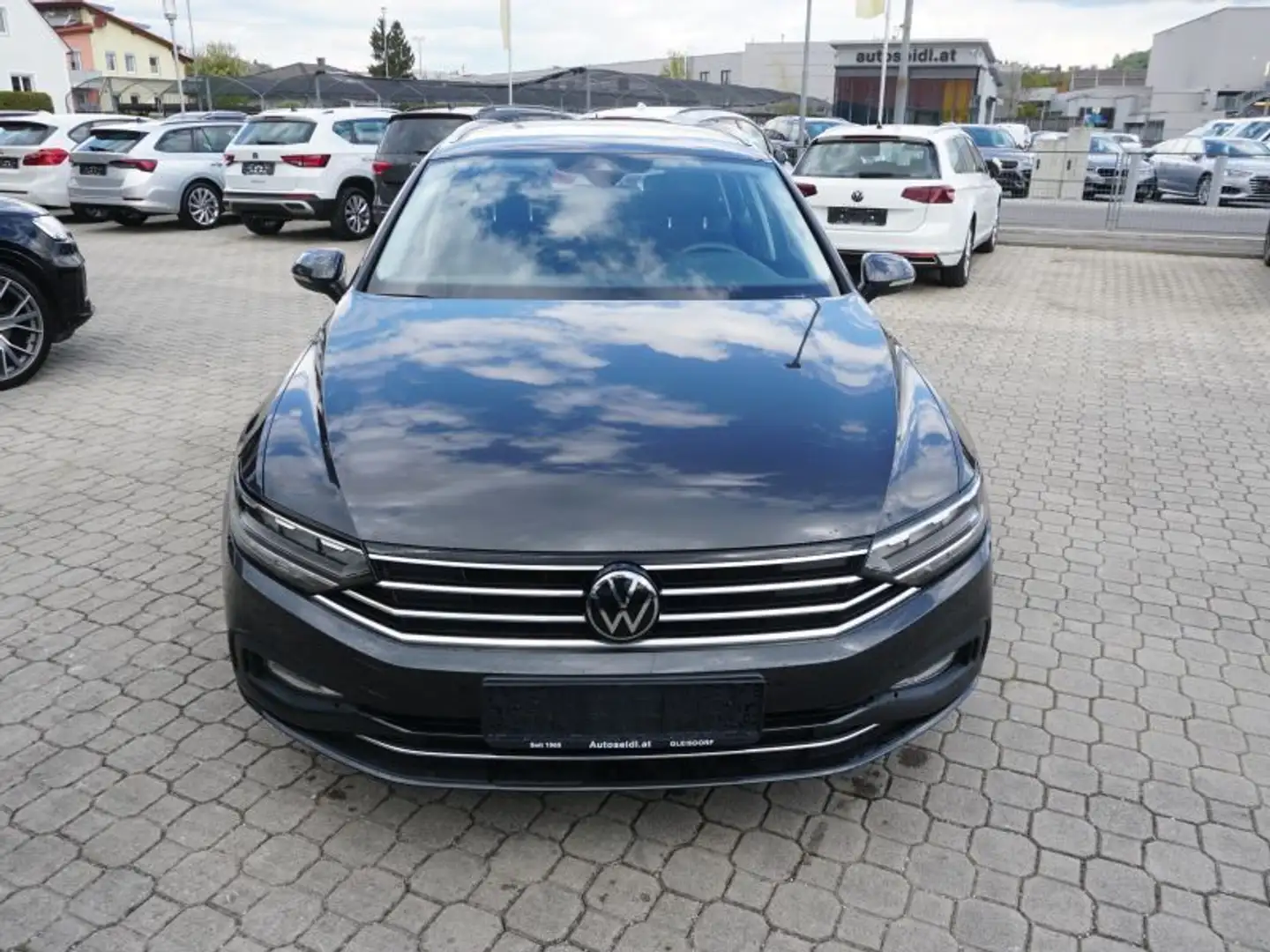 Volkswagen Passat Variant Business 2,0 SCR TDI DSG *NAVI+LED+KAMERA* Grau - 2