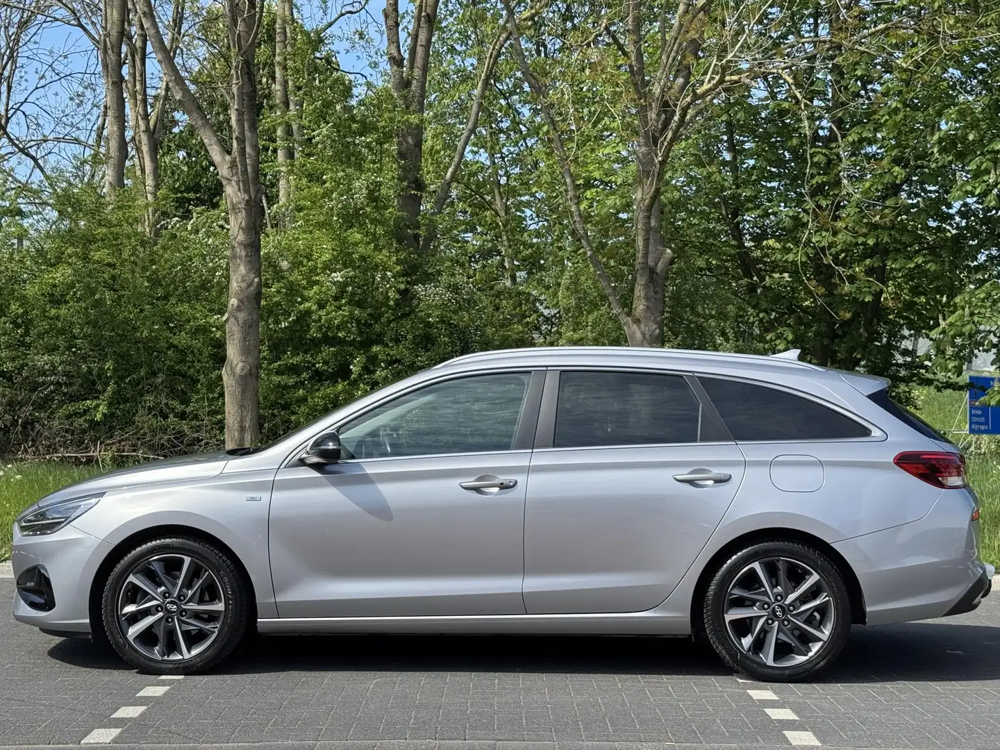 Hyundai i30 Wagon 1.5 T-GDi MHEV 160 PK Premium | Lederen bekl Gris - 2