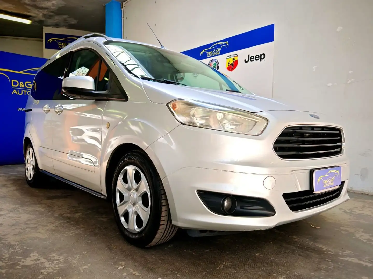 Ford Tourneo Courier 1.0 Titanium EcoBoost Grijs - 1