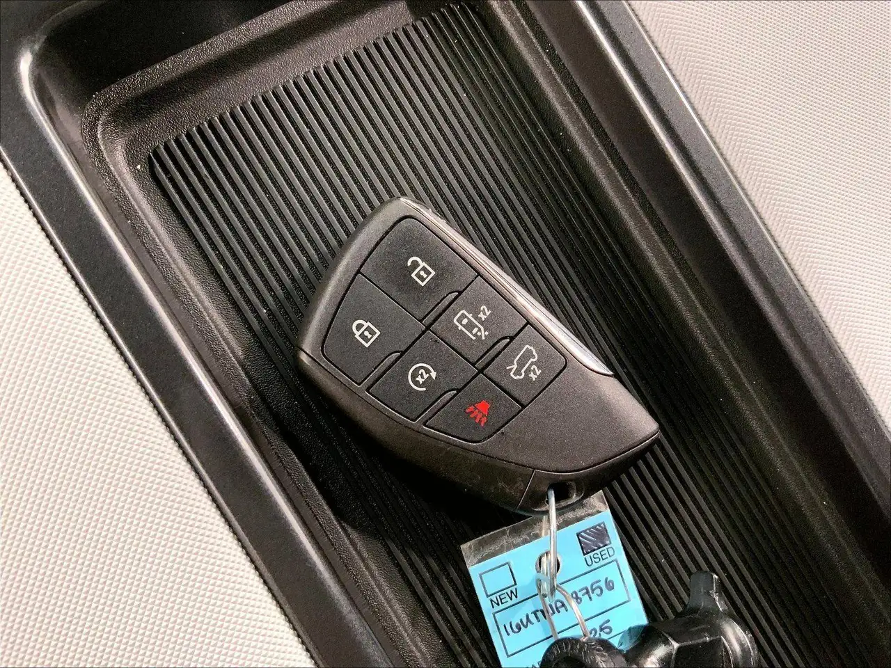 GMC HUMMER EV SUV снимка GMC HUMMER EV SUV