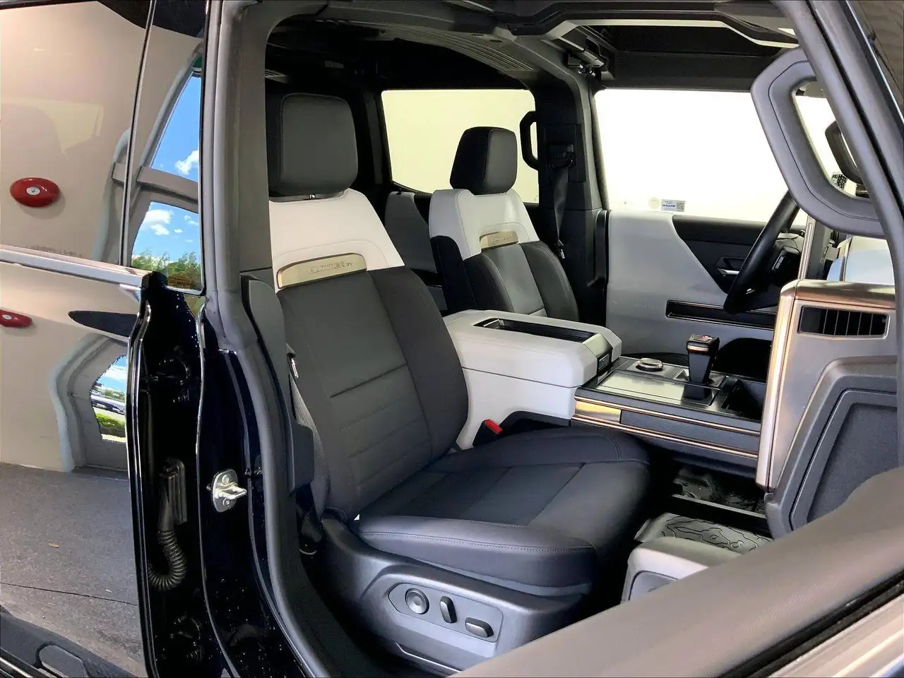 GMC HUMMER EV SUV снимка GMC HUMMER EV SUV