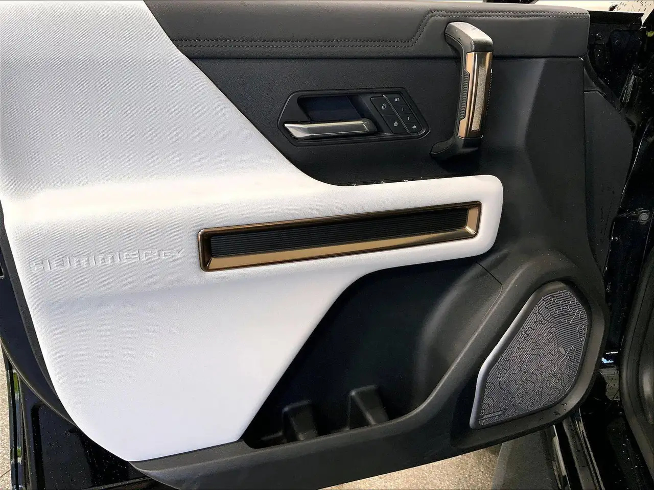 GMC HUMMER EV SUV снимка GMC HUMMER EV SUV