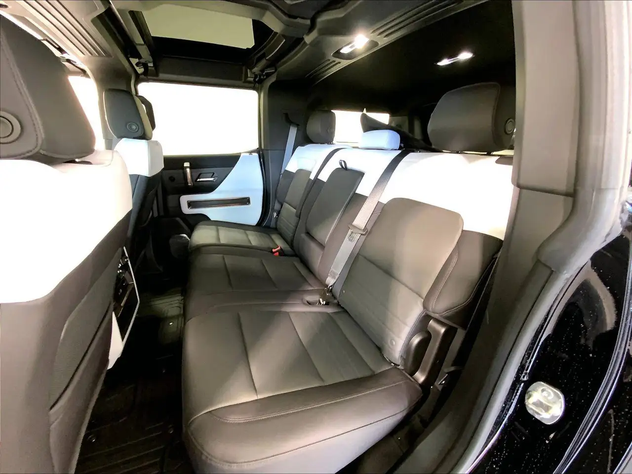 GMC HUMMER EV SUV снимка GMC HUMMER EV SUV