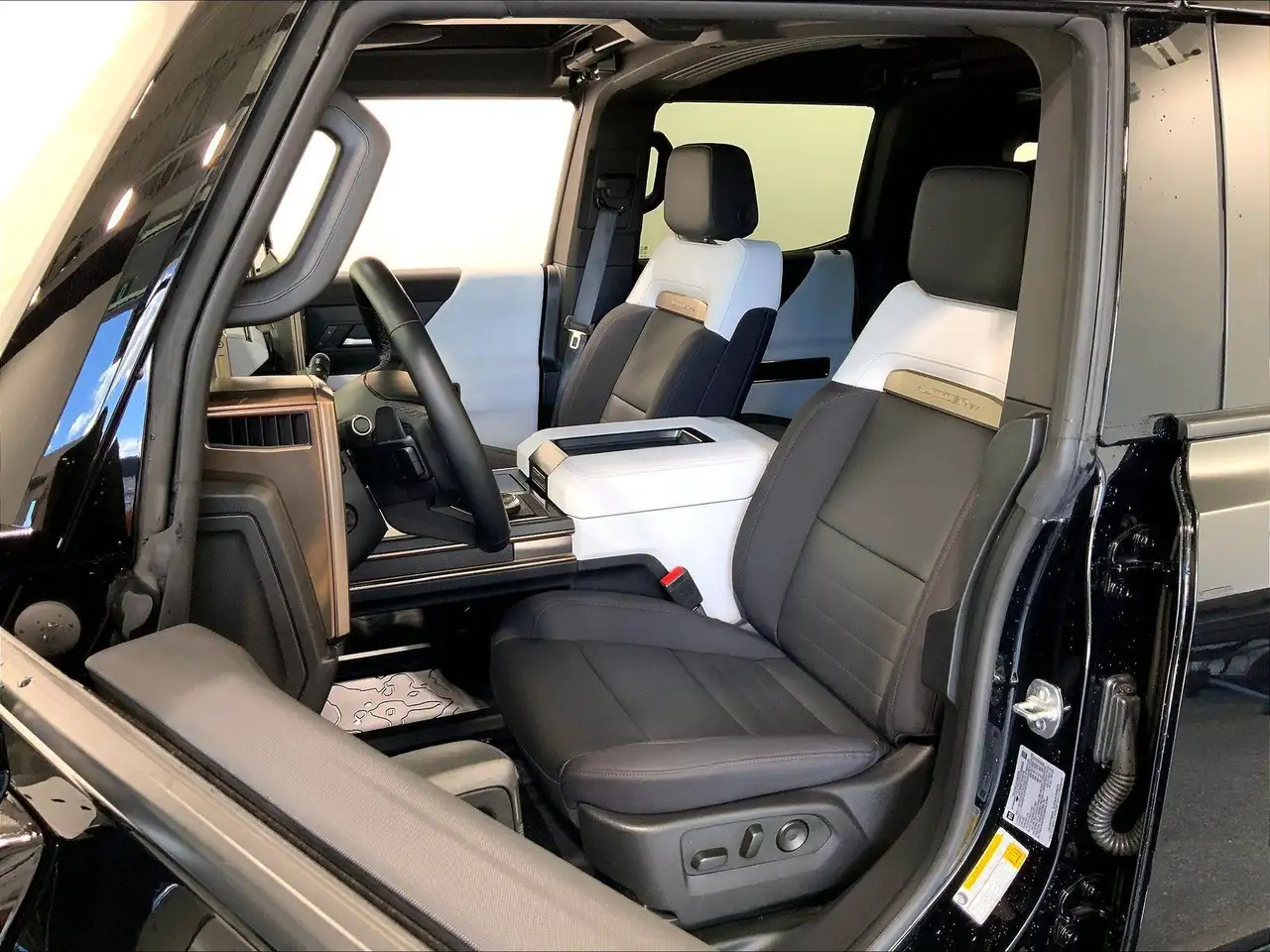 GMC HUMMER EV SUV снимка GMC HUMMER EV SUV
